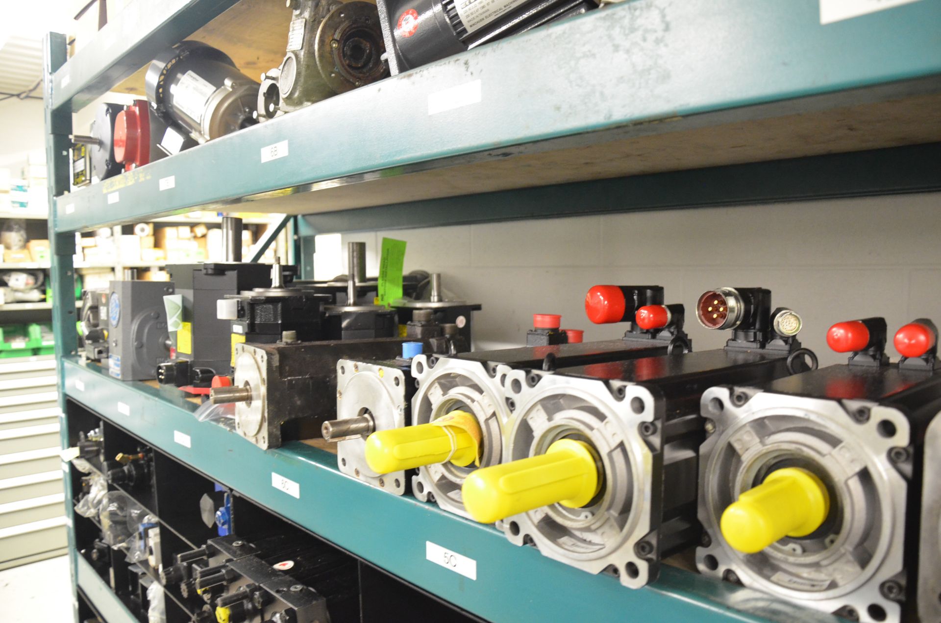 LOT/ CONTENTS OF SHELF - ELECTRIC DRIVES AND STEPPING MOTORS - Image 3 of 5
