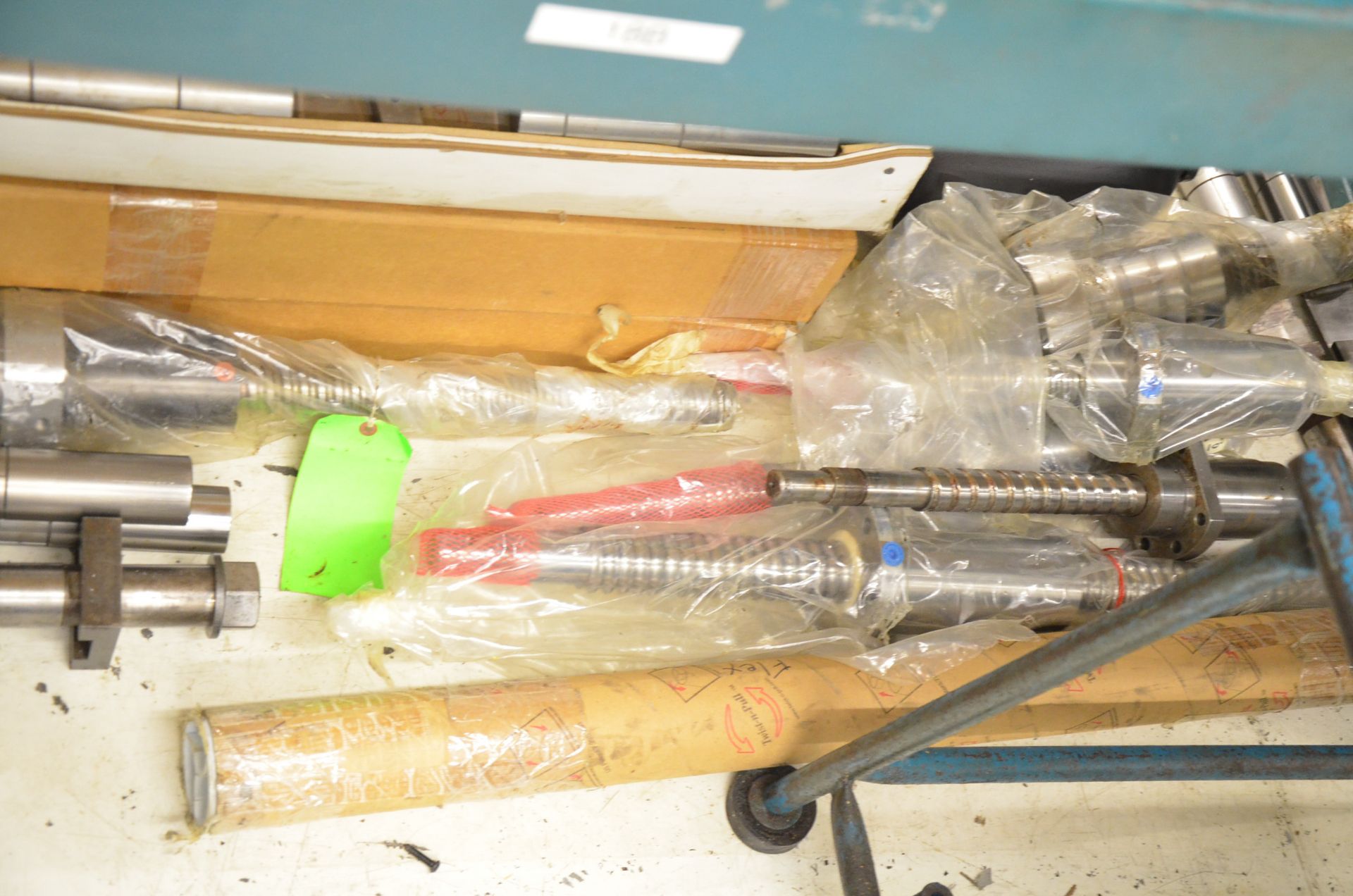LOT/ CONTENTS OF SHELF - HYDRAULIC ACCUMULATORS, BALL SCREWS AND PARTS - Image 2 of 2