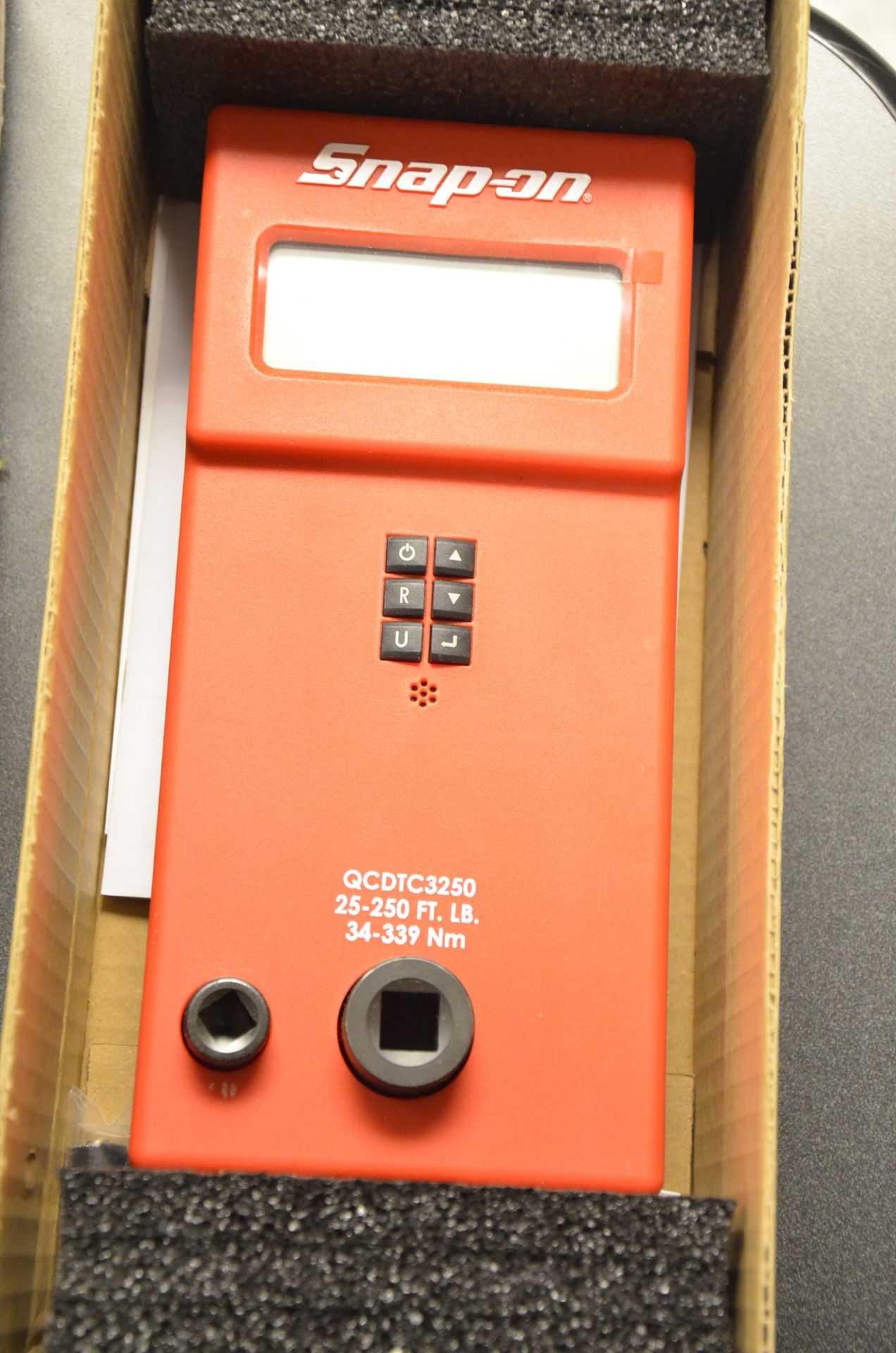 SNAP ON QCDTC3250 DIGITAL TORQUE CALIBRATOR WITH 25-250 FT. LBS CAPACITY, S/N N/A - Image 2 of 2