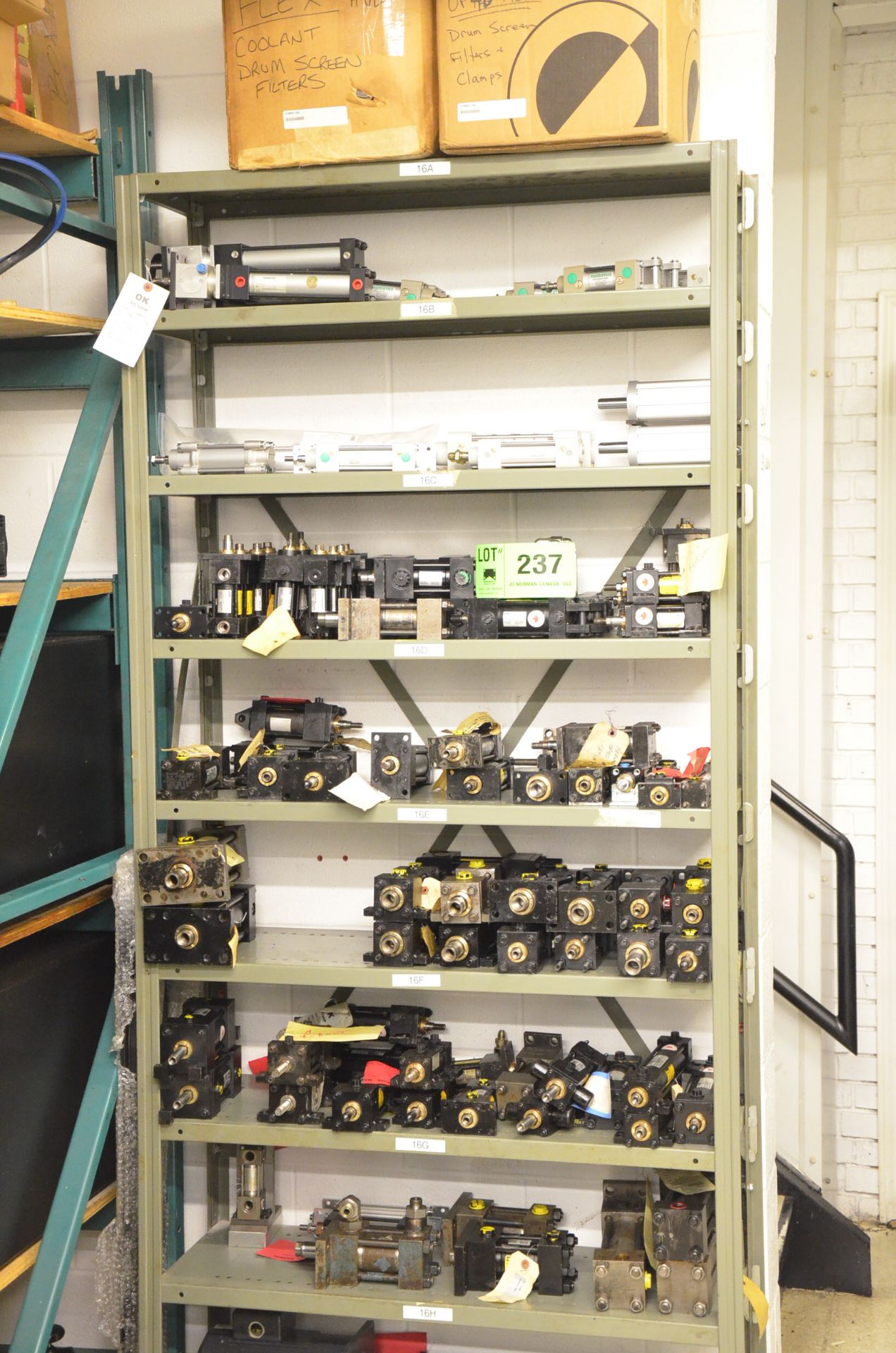 LOT/ HYDRAULIC AND PNEUMATIC CYLINDERS WITH STEEL SHELF