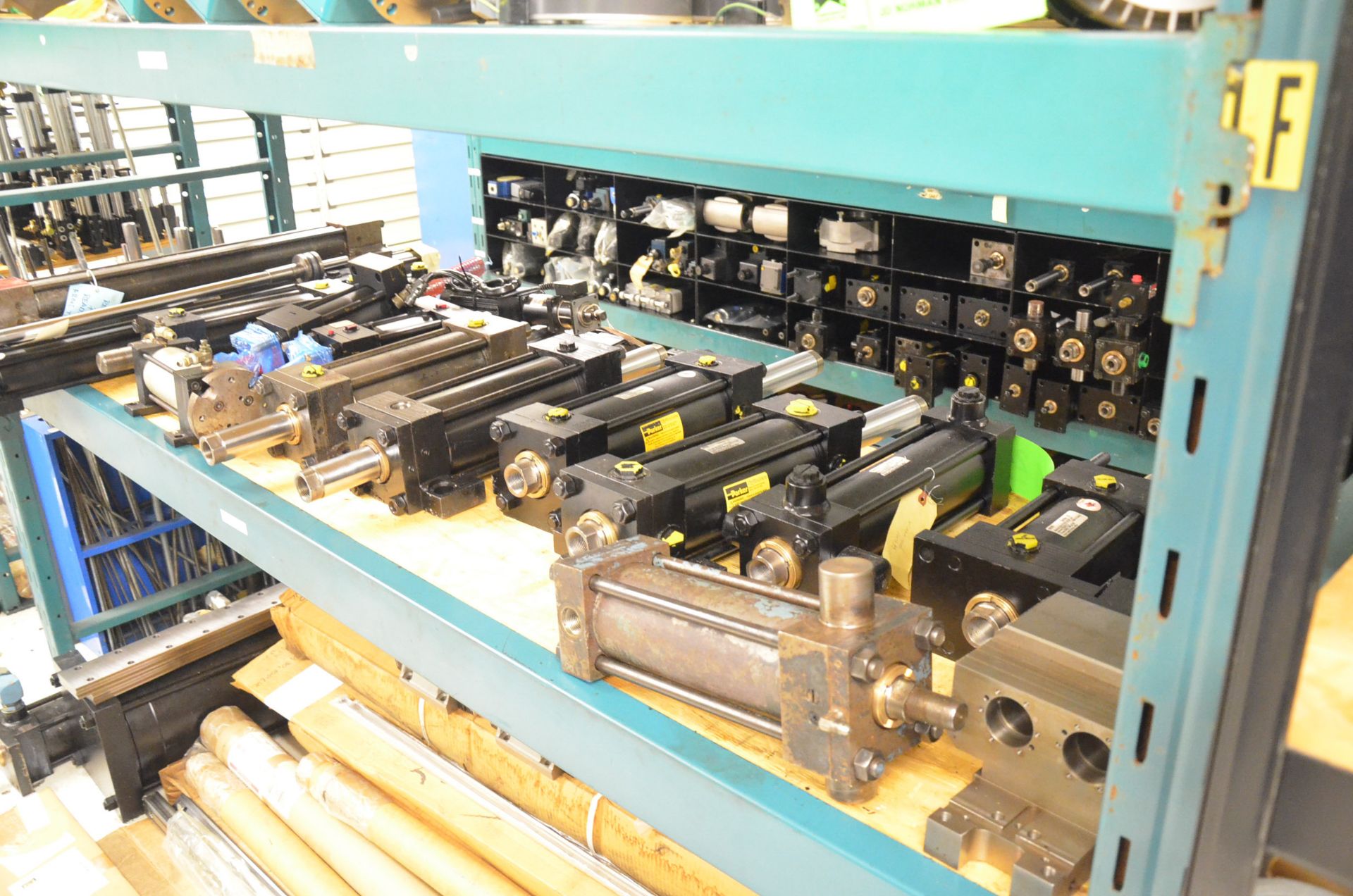 LOT/ CONTENTS OF SHELF - HYDRAULIC AND PNEUMATIC CYLINDERS