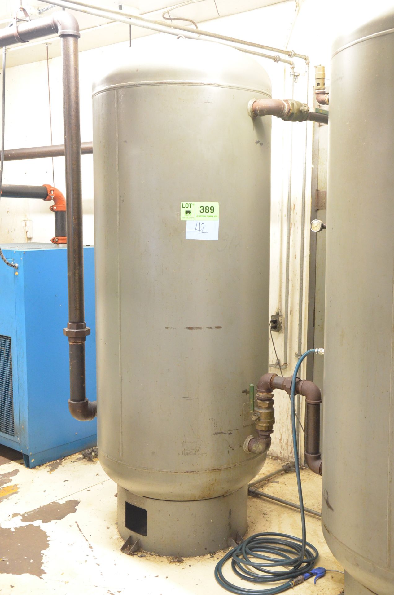 MFG UNKNOWN APPROX 400 GAL. VERTICAL AIR RECEIVER TANK, S/N N/A (CI)