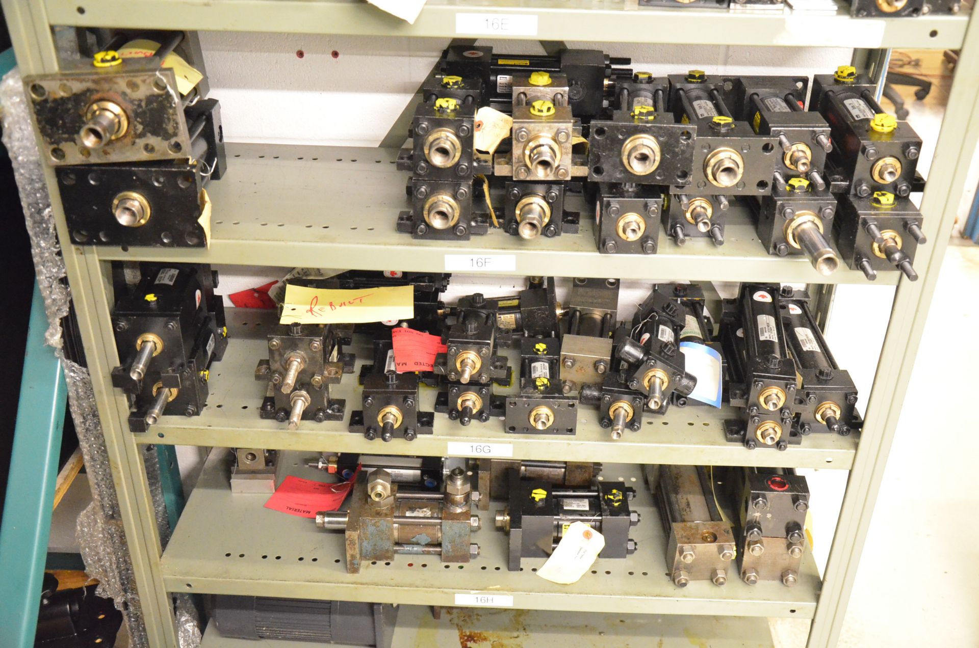 LOT/ HYDRAULIC AND PNEUMATIC CYLINDERS WITH STEEL SHELF - Image 3 of 5