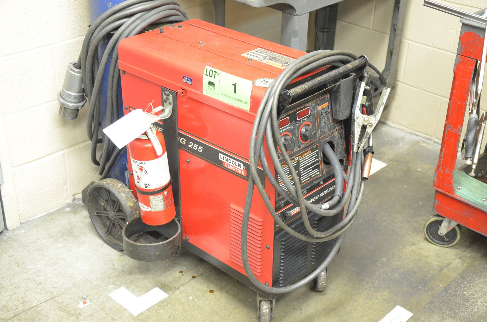 LINCOLN ELECTRIC POWERMIG 255 DIGITAL PORTABLE MIG WELDER WITH CABLES AND GUN, (ARGON TANK NOT