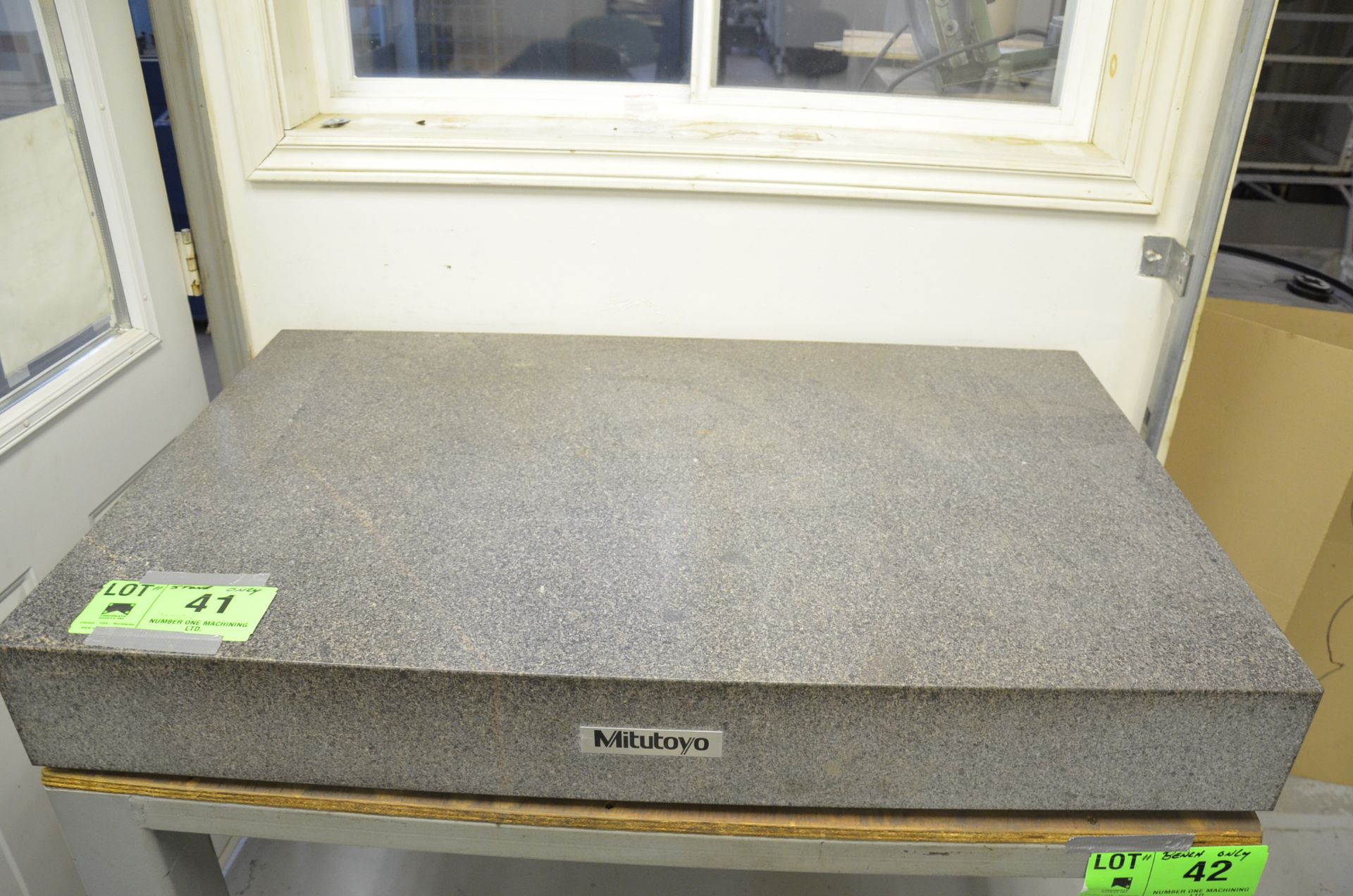 MITUTOYO 30"x48"x6" GRANITE PLATE WITH STAND, S/N N/A (CI) [RIGGING FEES FOR LOT# 41 - $400 PLUS