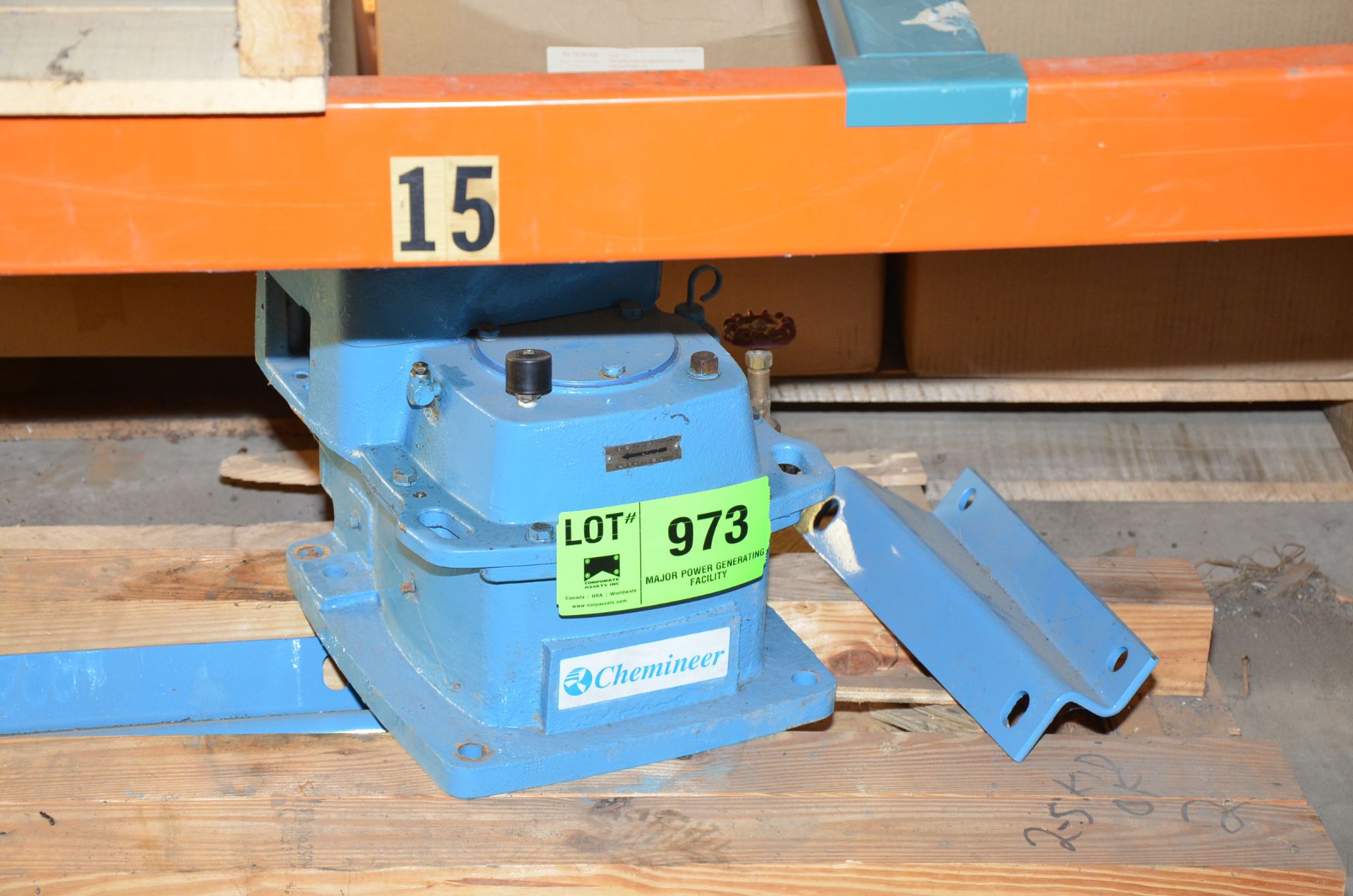 LOT/ SKID WITH CONTENTS - CHEMINEER MIXER AGITATOR GEARBOX [RIGGING FEE FOR LOT #973 - $25 USD