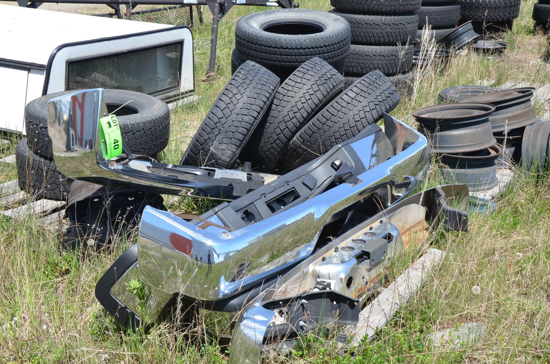 LOT/ REAR BUMPERS, SPARE TIRE AND WHEELS