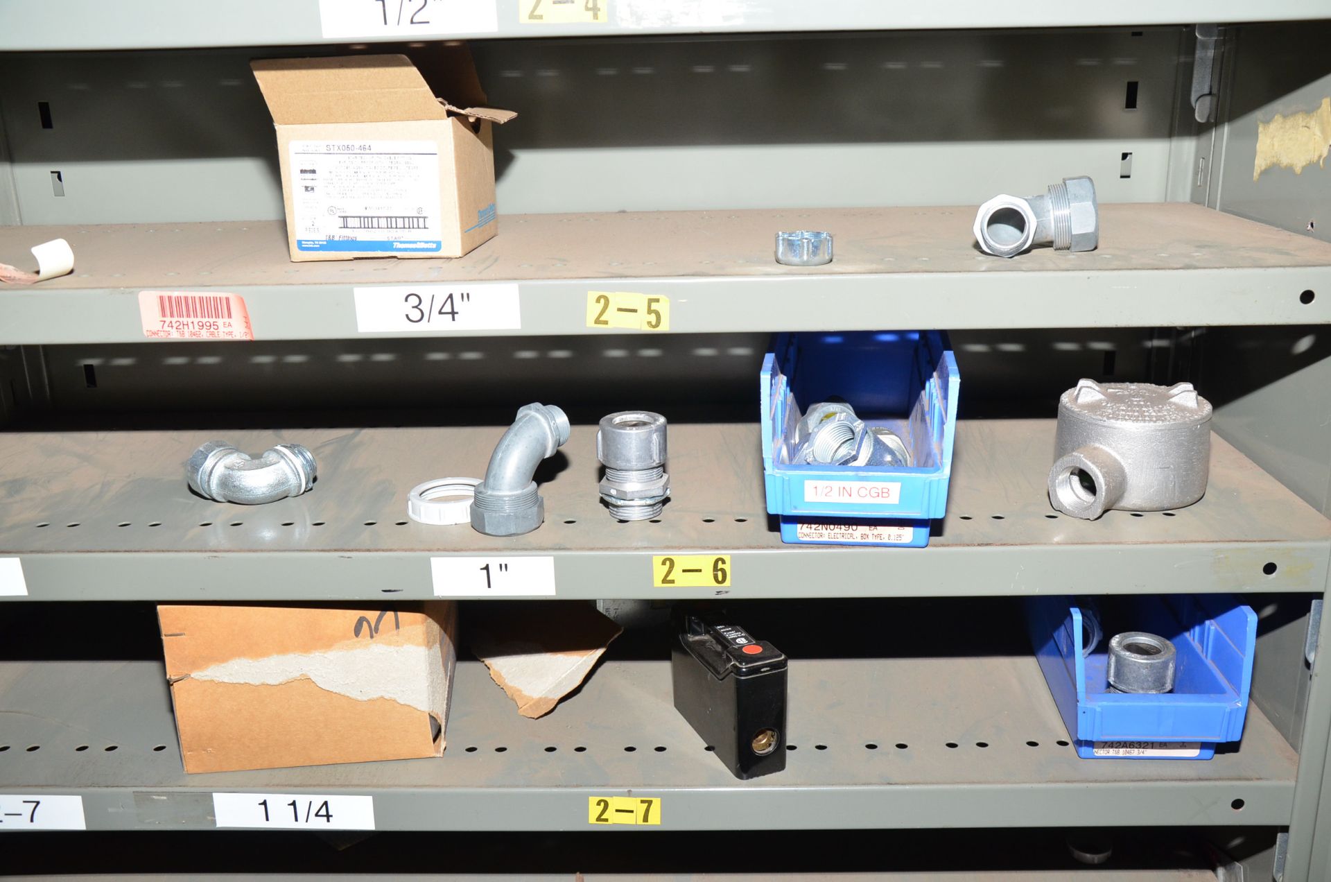 LOT/ SHELVES WITH CONTENTS - ELECTRICAL FIXTURES [RIGGING FEE FOR LOT #496 - $TBD USD PLUS - Image 5 of 7