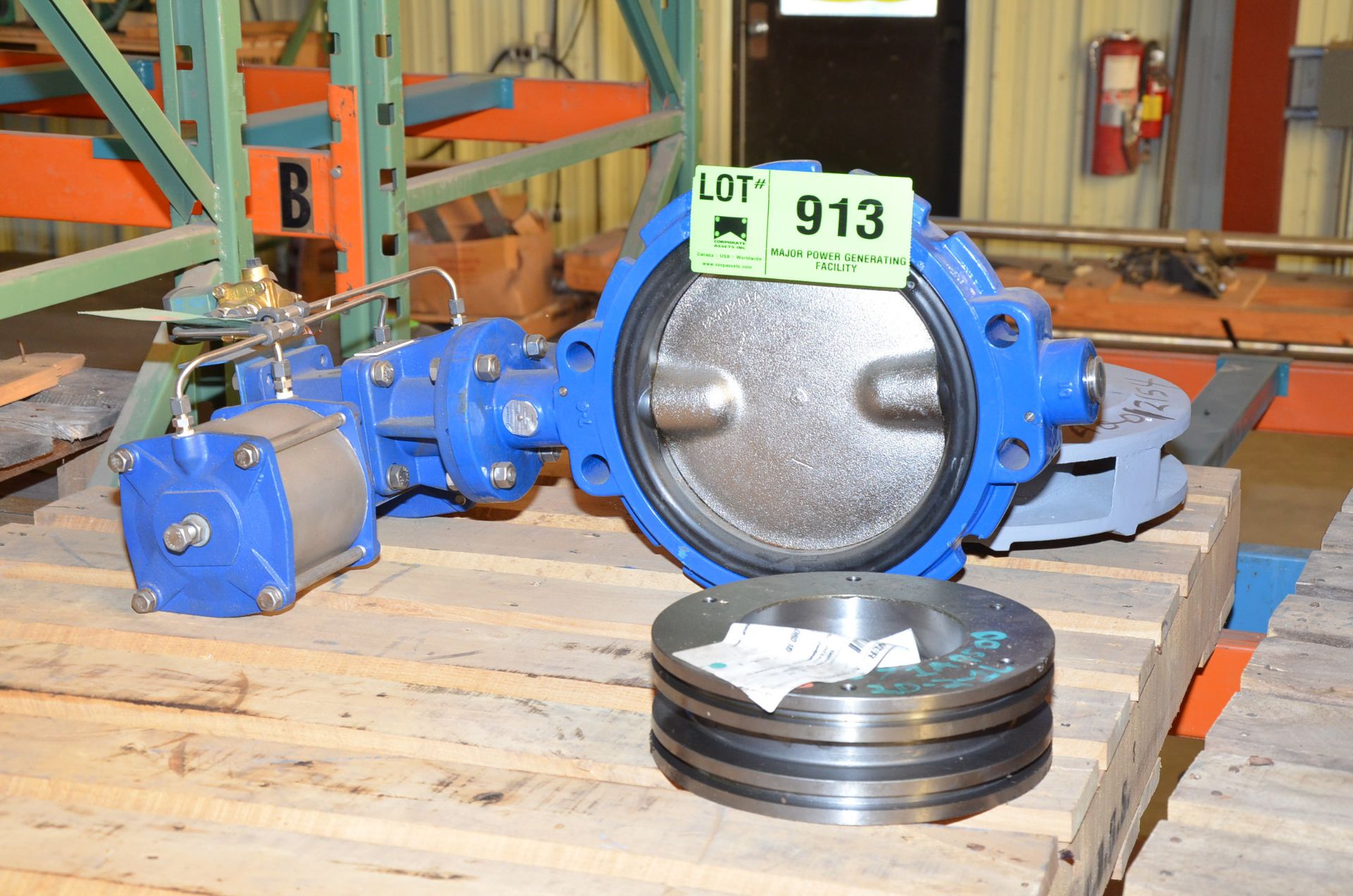 LOT/ SKID WITH CONTENTS - POWER ACTUATED VALVE [RIGGING FEE FOR LOT #913 - $25 USD PLUS APPLICABLE