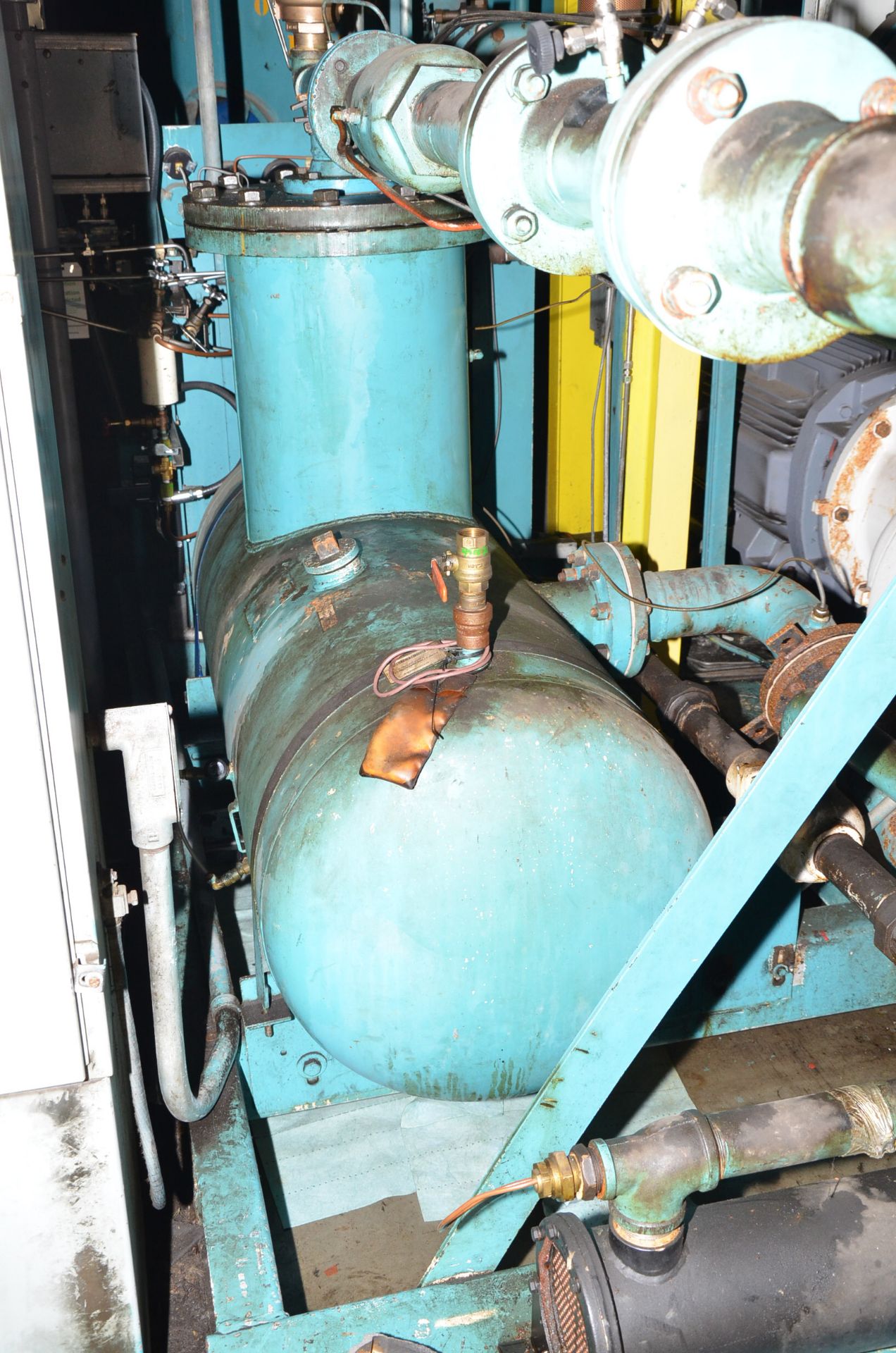 GARDNER DENVER 300HP LIQUID COOLED ROTARY SCREW TYPE AIR COMPRESSOR, SKID MOUNTED WITH BUILT IN HEAT - Image 2 of 10