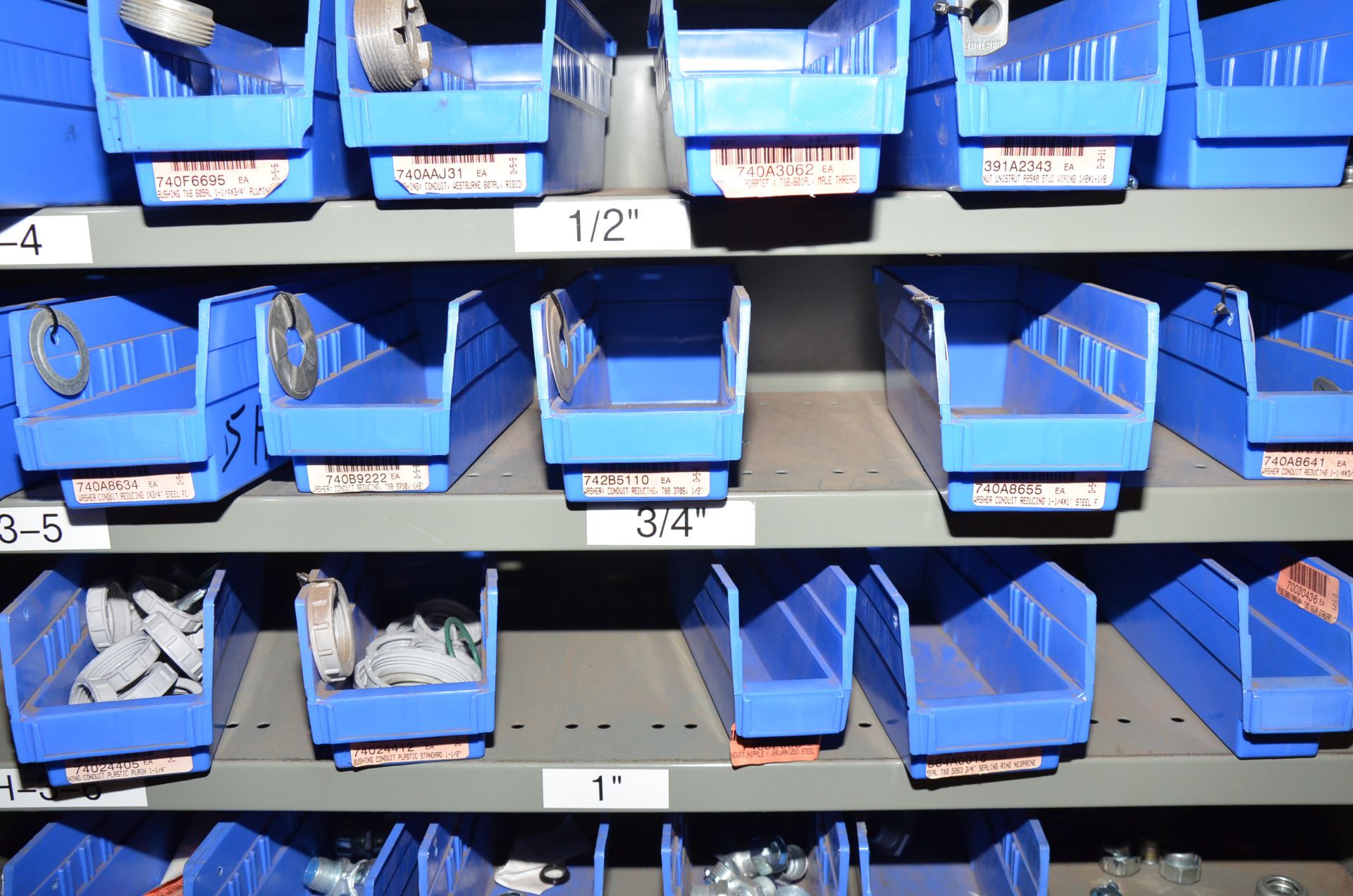 LOT/ SHELVES WITH CONTENTS - ELECTRICAL FIXTURES [RIGGING FEE FOR LOT #496 - $TBD USD PLUS - Image 3 of 7