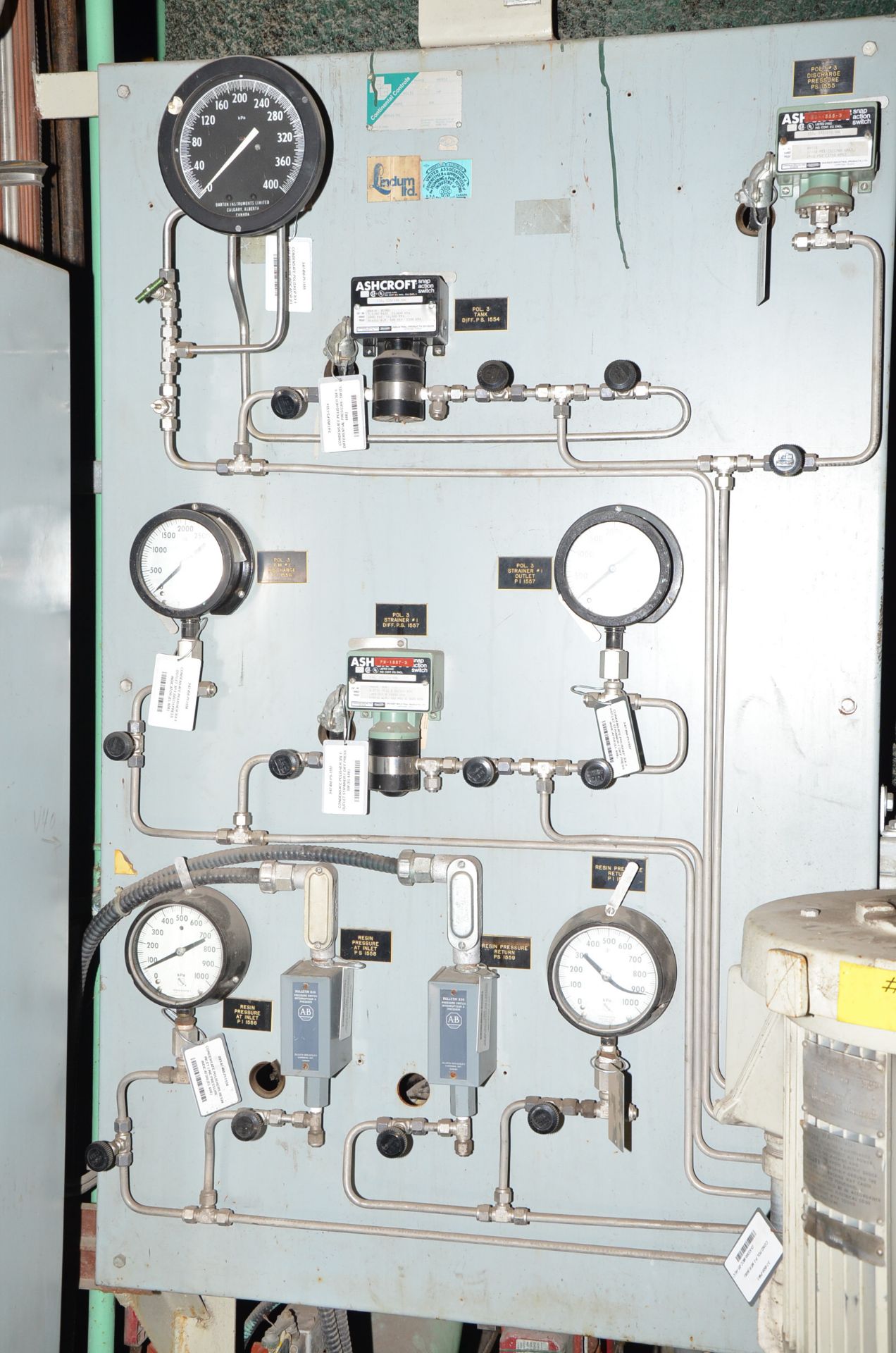 GRAVER SKID MOUNTED CONDENSATE POLISHING SYSTEM WITH TANKS, VALVES, PUMPS, INSTRUMENTS AND CONTROL - Image 6 of 10