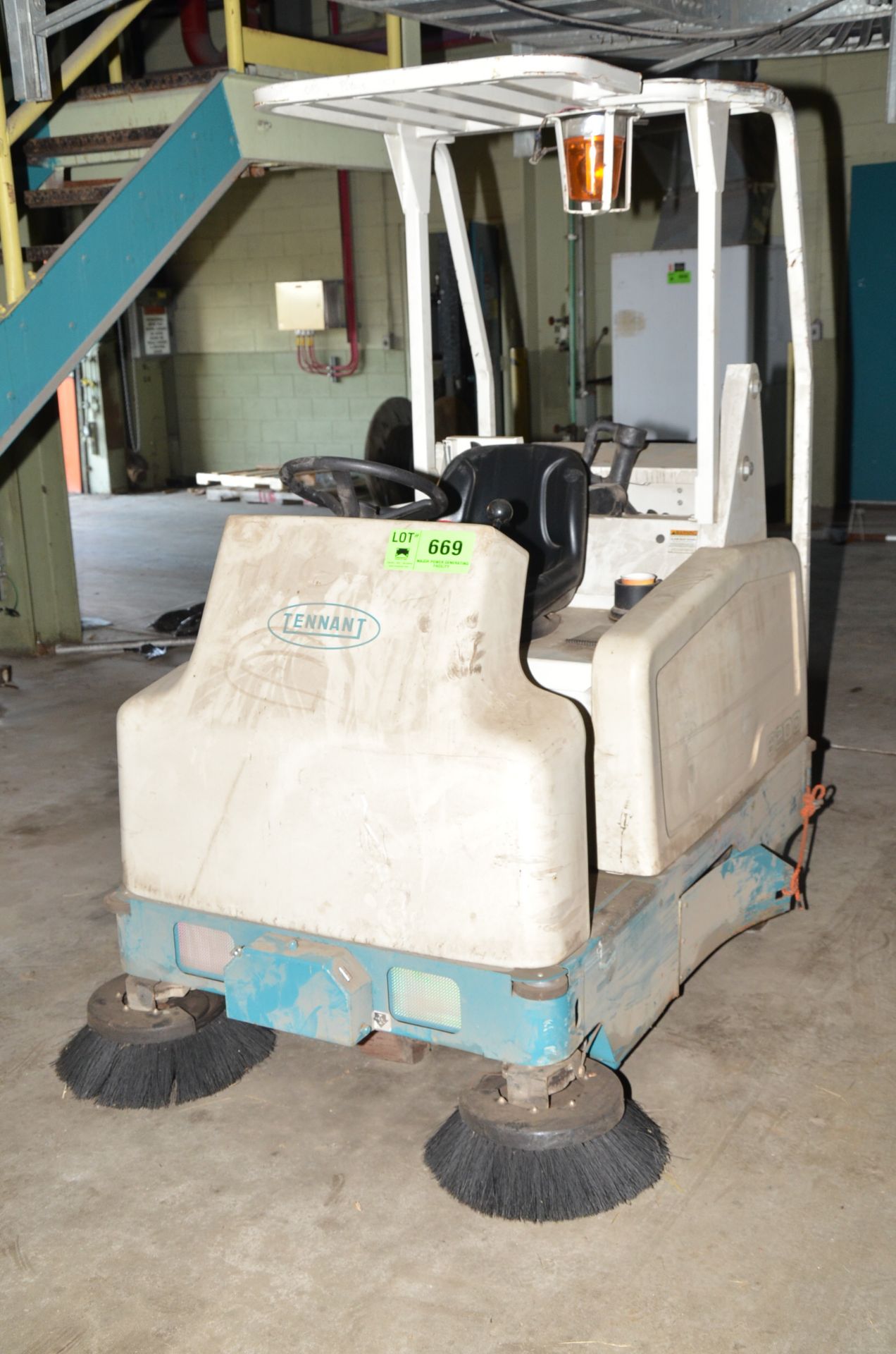 TENANT 620 ELECTRIC RIDE ON FLOOR SWEEPER WITH CHARGER, 89.2 HOURS RECORDED ON METER AT THE TIME