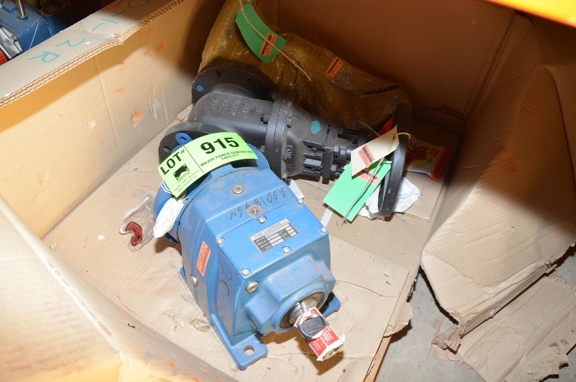 LOT/ SKID WITH CONTENTS - GEAR REDUCER DRIVE AND VALVE [RIGGING FEE FOR LOT #915 - $25 USD PLUS