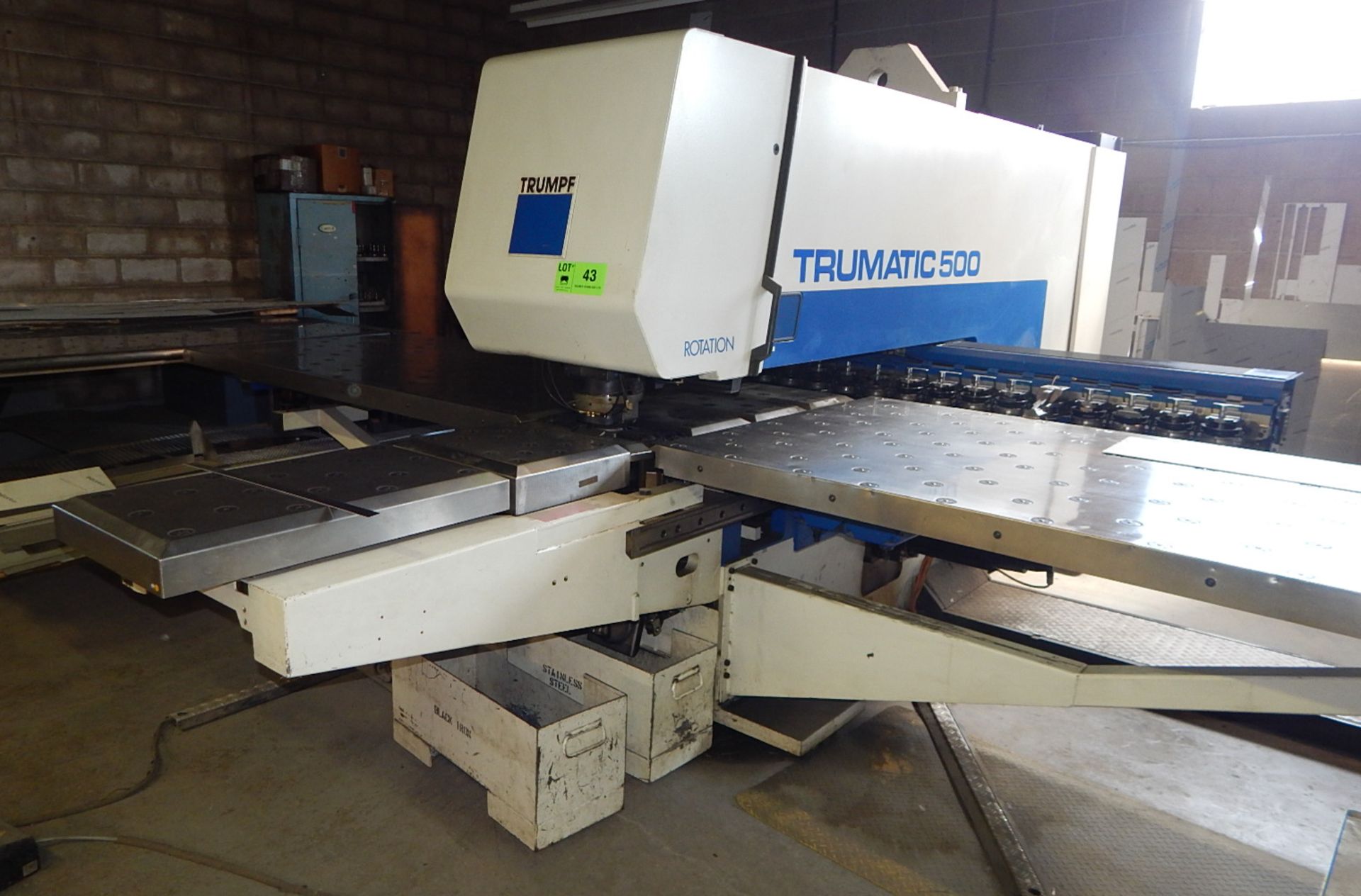 TRUMPF TRUMATIC 500 CNC PUNCH PRESS WITH 22.5 TON MAX PUNCH CAPACITY, 20 STATION TOOL HOLDER, 98"