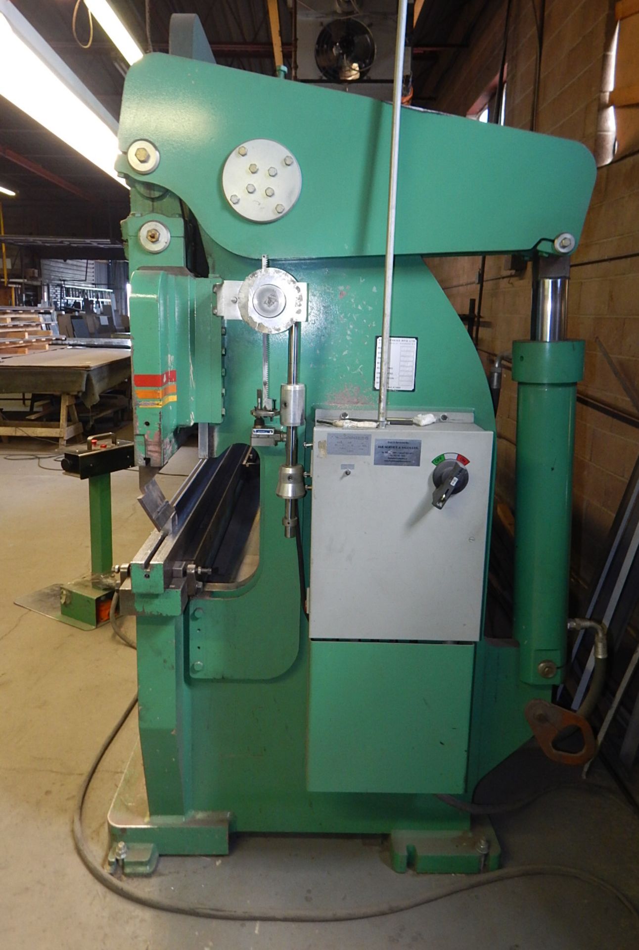 ACCURPRESS 713014 14' HYDRAULIC 130 TON BRAKE PRESS WITH BACK GAUGE 3/16" TO 1" GA. CAPACITY S/N: - Image 8 of 9