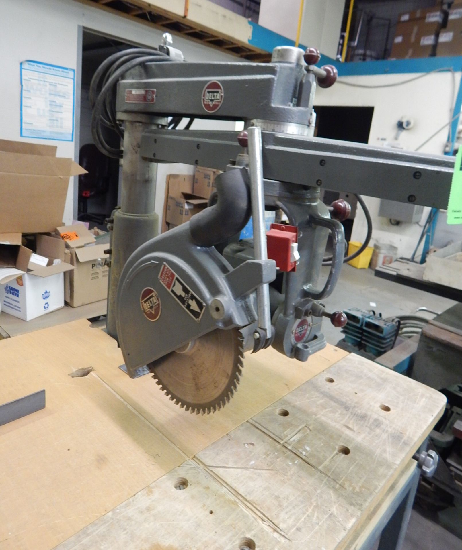 DELTA ROCKWELL DOUBLE MITER RADIAL ARM SAW WITH 10" BLADE S/N: N/A - Image 2 of 7