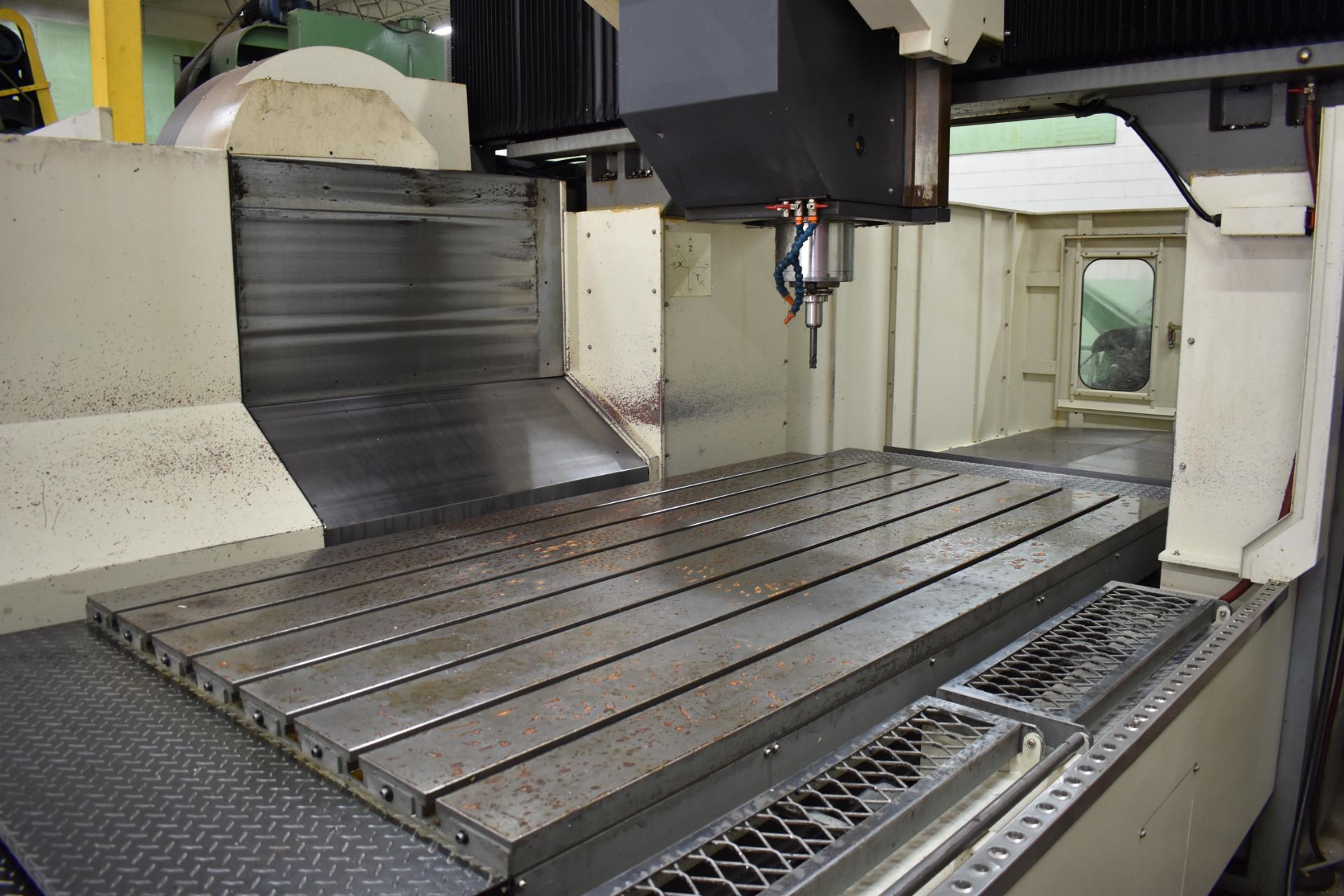 MONFORTS (2014) FS-2716 CNC VERTICAL BRIDGE TYPE MACHINING CENTER WITH TRAVELS: X- 106.3", Y- 78. - Image 3 of 21