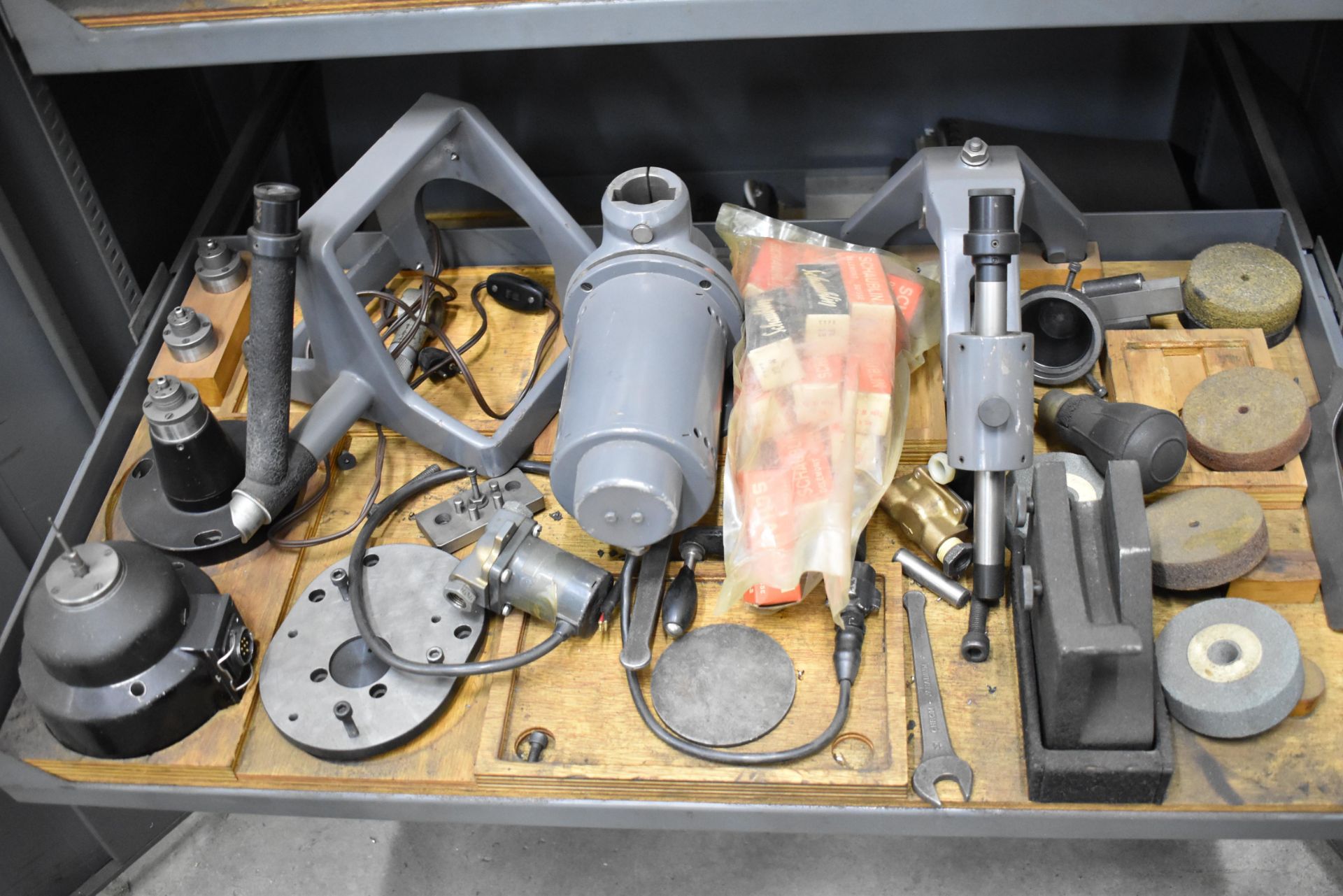 LOT/ CABINET WITH CONTENTS CONSISTING OF HAUSER TOOLING - Image 3 of 6