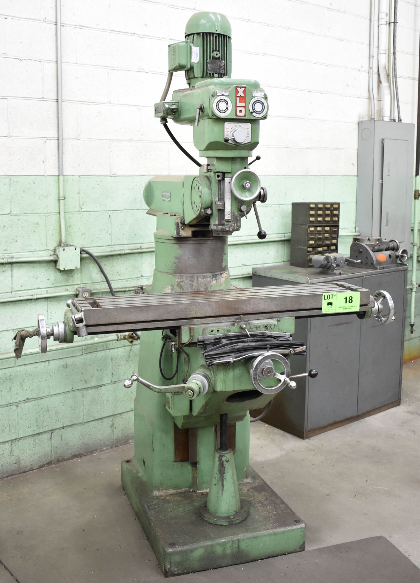 EX-CELL-O 602 TURRET MILL WITH 9' X 48" T-SLOT TABLE, R8 COLLET SPINDLE, SPEEDS TO 3800RPM, S/N: