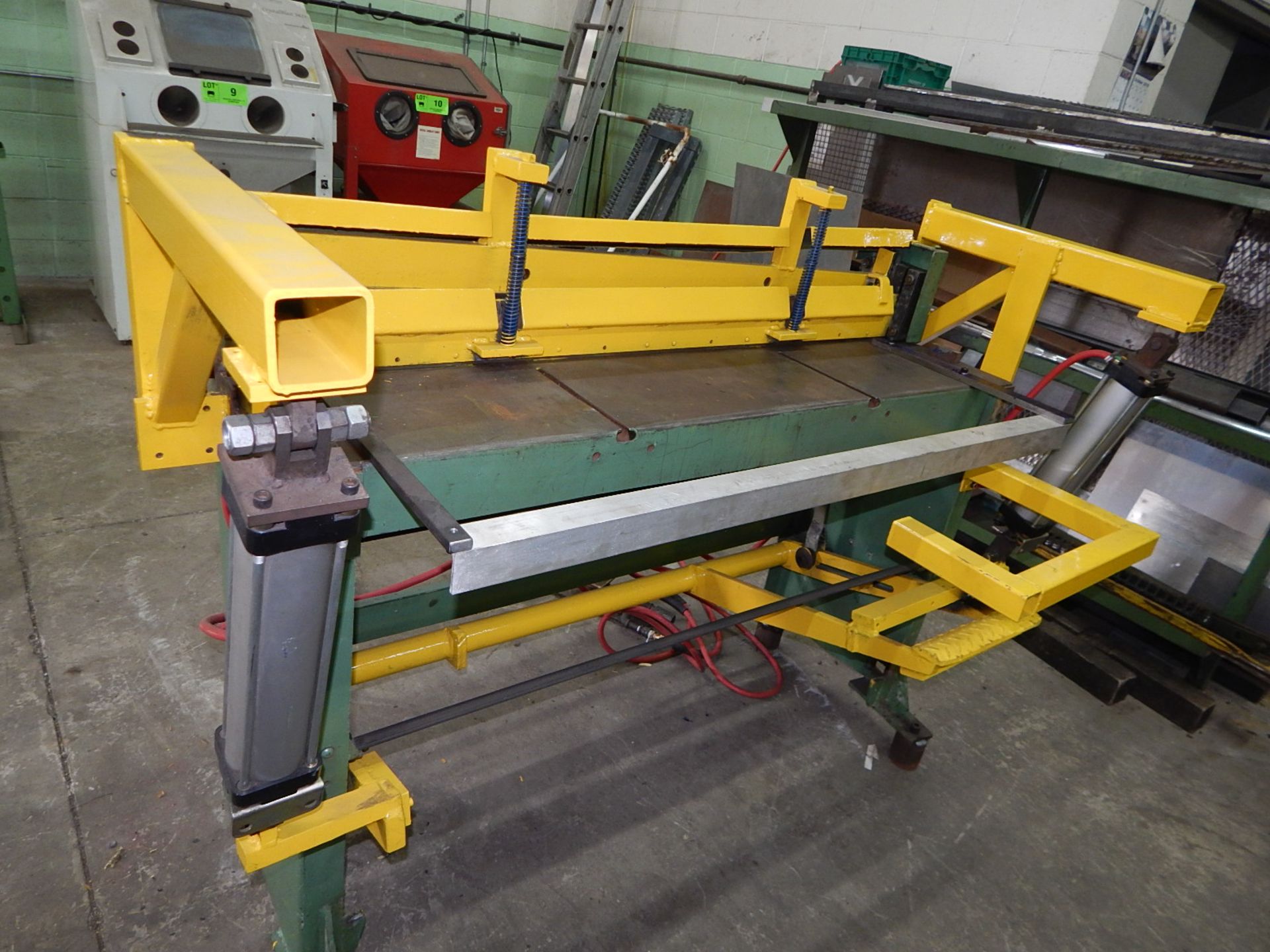 EDWARDS 4/16 T/GUIL PNEUMATIC SHEAR WITH 50.5" BLADE 49.5 X 16BG, S/N: 76C/43775 [RIGGING FEE FOR - Image 3 of 3