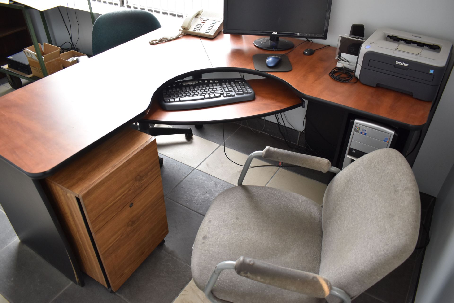 LOT/ CONTENTS OF OFFICE CONSISTING OF (2) CHAIRS, L-SHAPED DESK, AND SHELVING UNIT (FURNITURE - Image 2 of 3