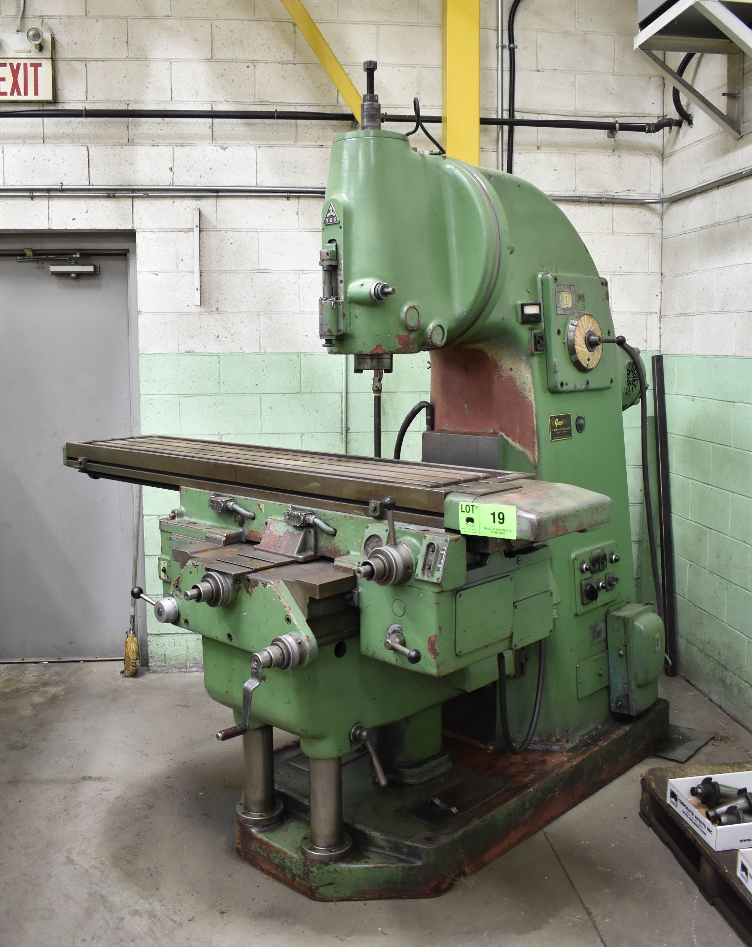 TOS S2 501N UNIVERSAL MILLING MACHINE WITH 11" X 70.75" T-SLOT TABLE, SPEEDS TO 224RPM, 50 TAPER - Image 2 of 15