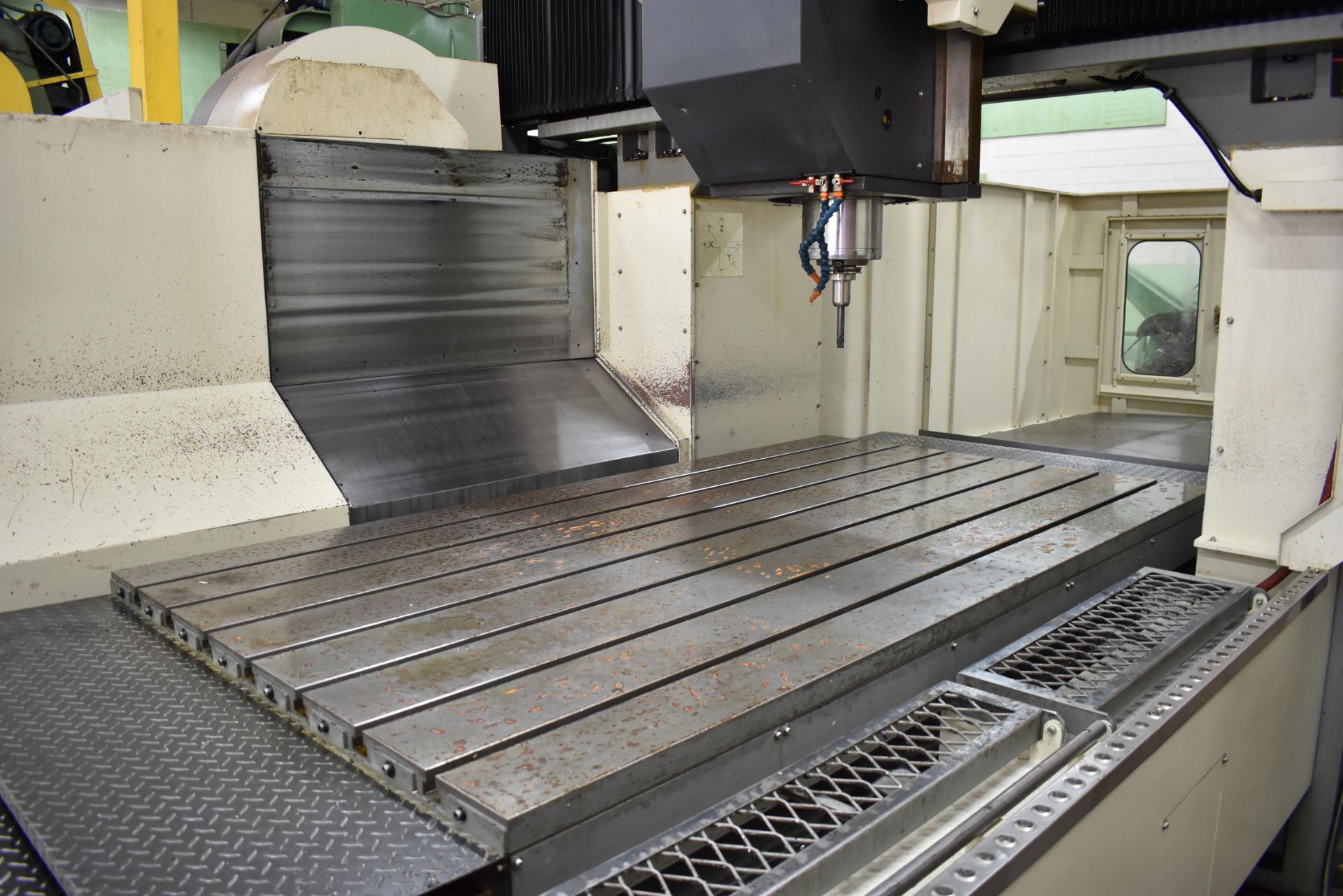 MONFORTS (2014) FS-2716 CNC VERTICAL BRIDGE TYPE MACHINING CENTER WITH TRAVELS: X- 106.3", Y- 78. - Image 4 of 21