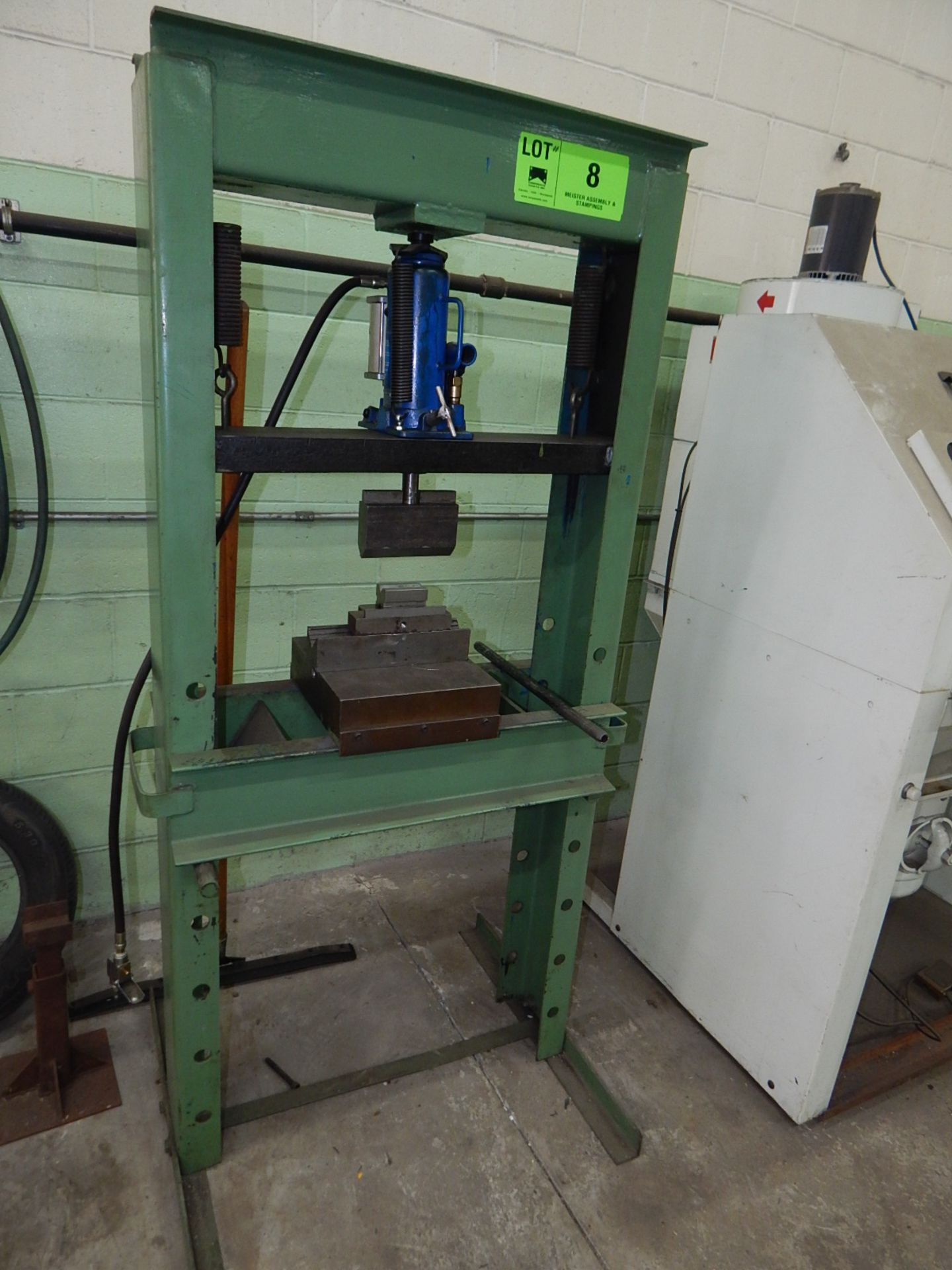 12-TON AIR OVER HYDRAULIC SHOP PRESS, S/N: N/A [RIGGING FEE FOR LOT #8 - $50 USD PLUS APPLICABLE