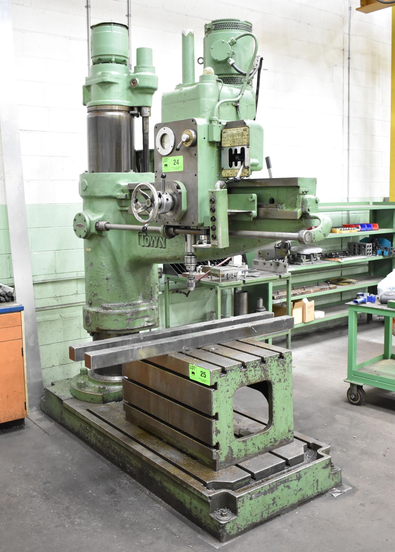 TOWN 5' RADIAL ARM DRILL WITH SPEEDS TO 1000RPM, S/N: 8812 [RIGGING FEE FOR LOT #24 - $750 USD