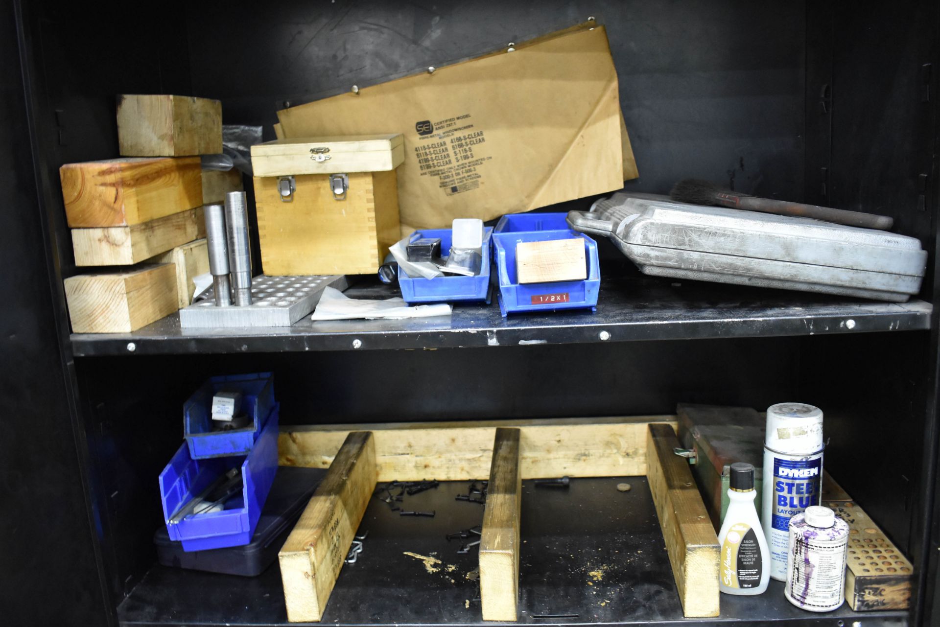 LOT/ CABINET WITH CONTENTS CONSISTING OF POLISHING SUPPLIES - Image 3 of 3