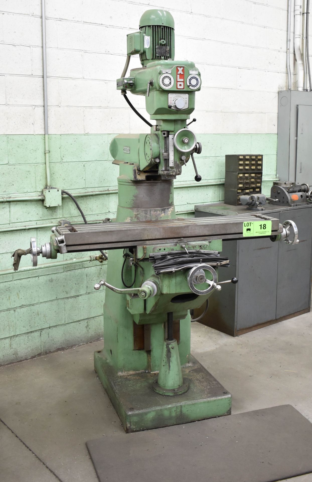 EX-CELL-O 602 TURRET MILL WITH 9' X 48" T-SLOT TABLE, R8 COLLET SPINDLE, SPEEDS TO 3800RPM, S/N: - Image 2 of 7