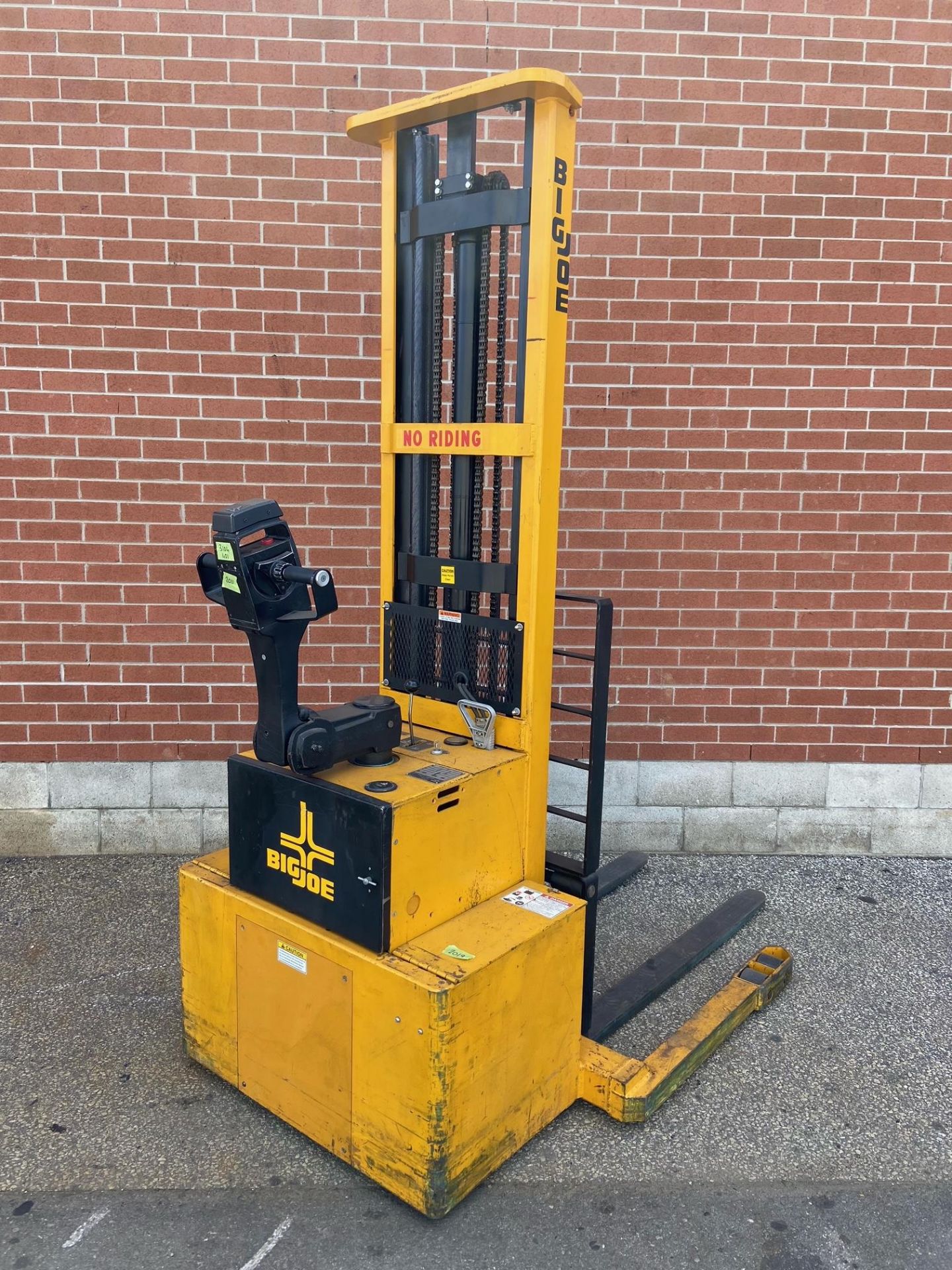 BIG JOE (2011) PDM30-154 12V ELECTRIC WALK-BEHIND PALLET STACKER WITH 3000 LB. CAPACITY