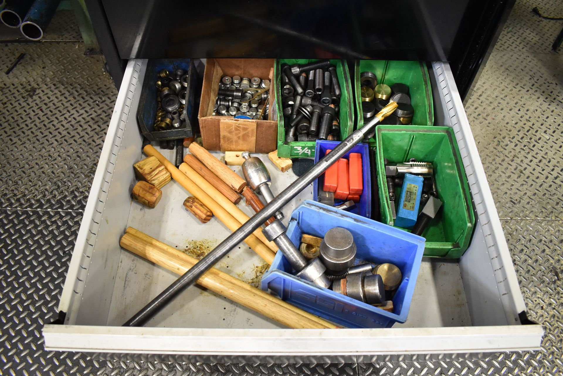 LOT/ STOR-LOC 6-DRAWER ROLLING CABINET WITH CONTENTS CONSISTING OF CARBIDE INSERTS, DRILLS, HAND - Image 8 of 8