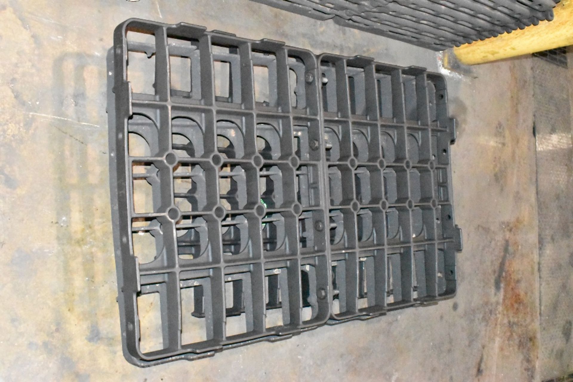 LOT/ 30"X48" SURFACE COMBUSTION ALLOY TRAYS - Image 3 of 5