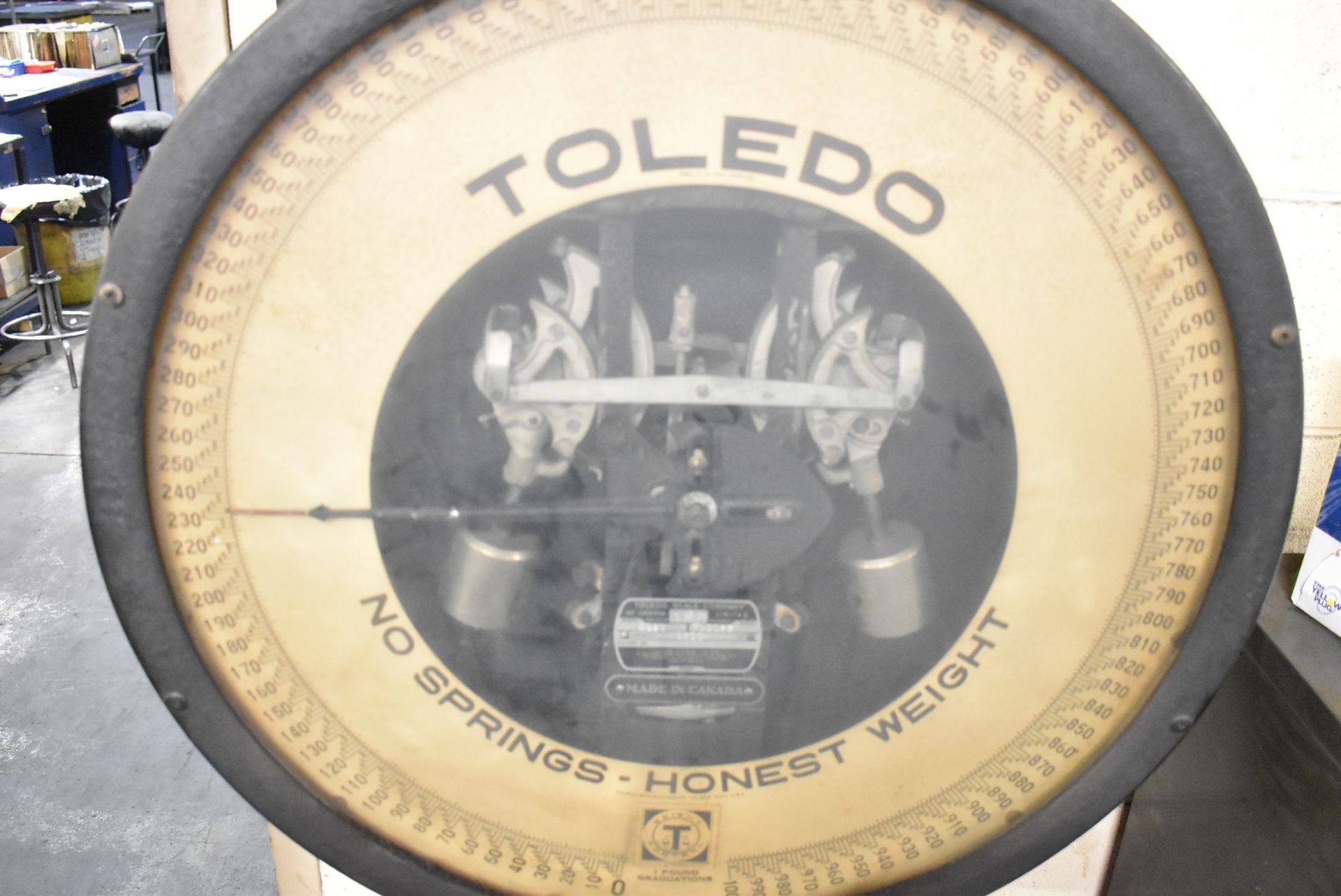 TOLEDO MODEL 8821 1,600LB FLOOR TYPE ANALOG SCALE, S/N: TI-0133 - Image 3 of 4