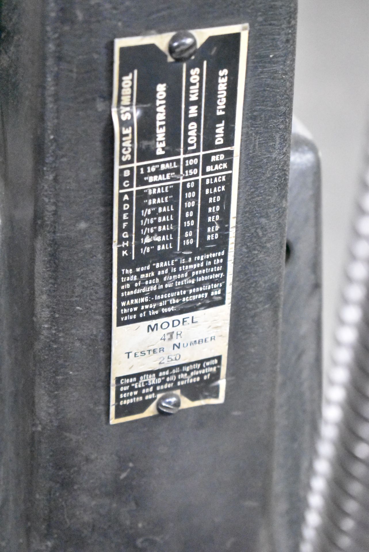 WILSON INSTRUMENTS 4JR ROCKWELL BENCH TYPE HARDNESS TESTER, S/N: 250 - Image 4 of 4