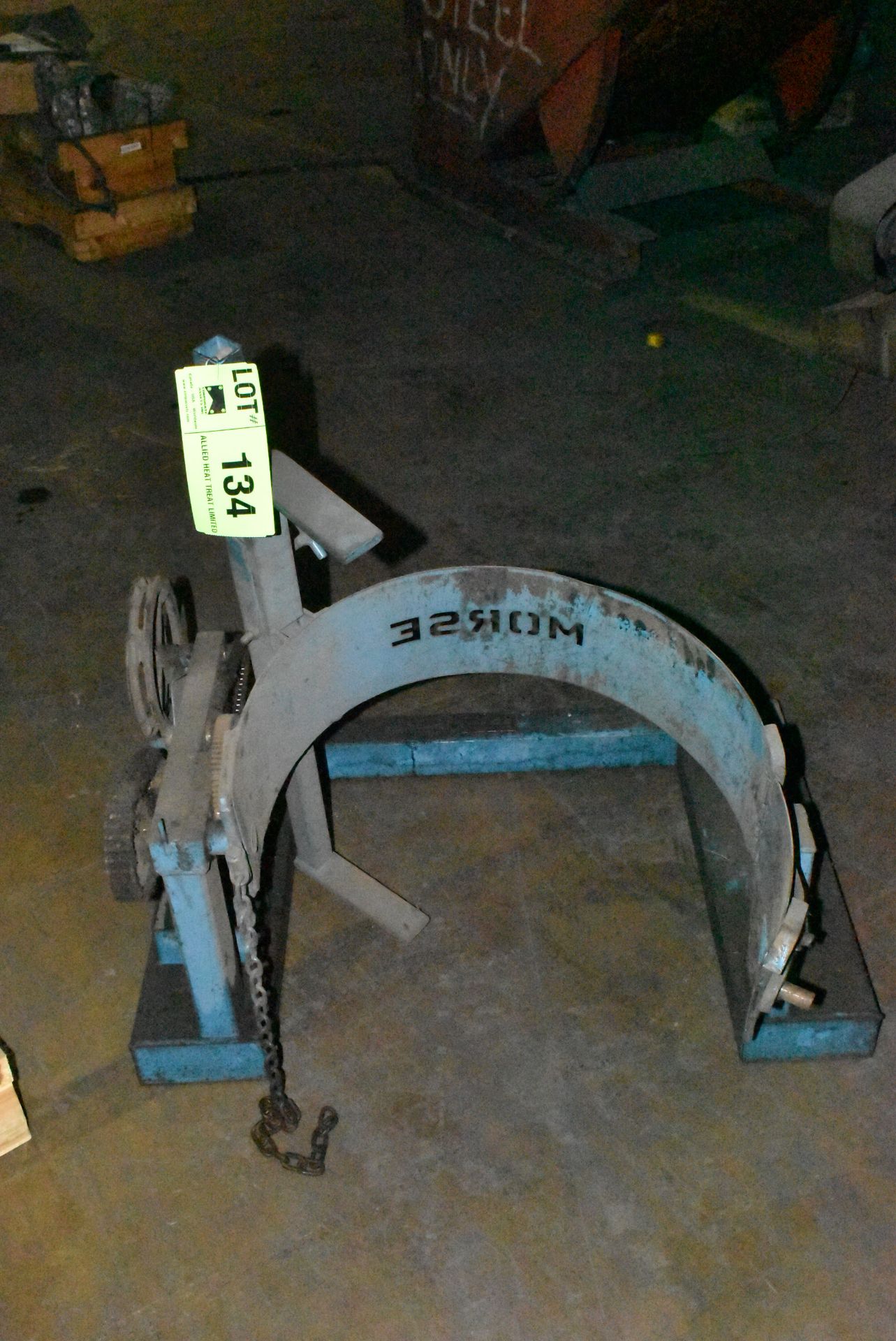MORSE BARREL TIPPING FORKLIFT ATTACHMENT WITH 900LB MAXIMUM CAPACITY, S/N: 0497