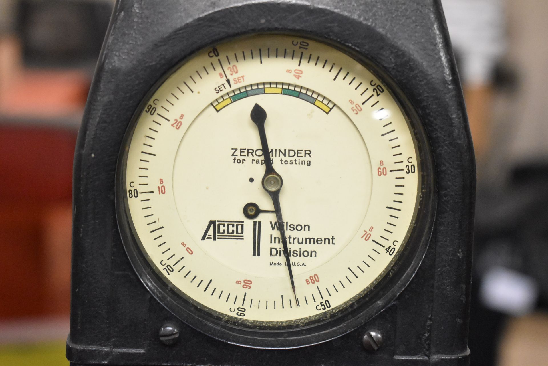 WILSON INSTRUMENTS 4JR ROCKWELL BENCH TYPE HARDNESS TESTER, S/N: 250 - Image 2 of 4