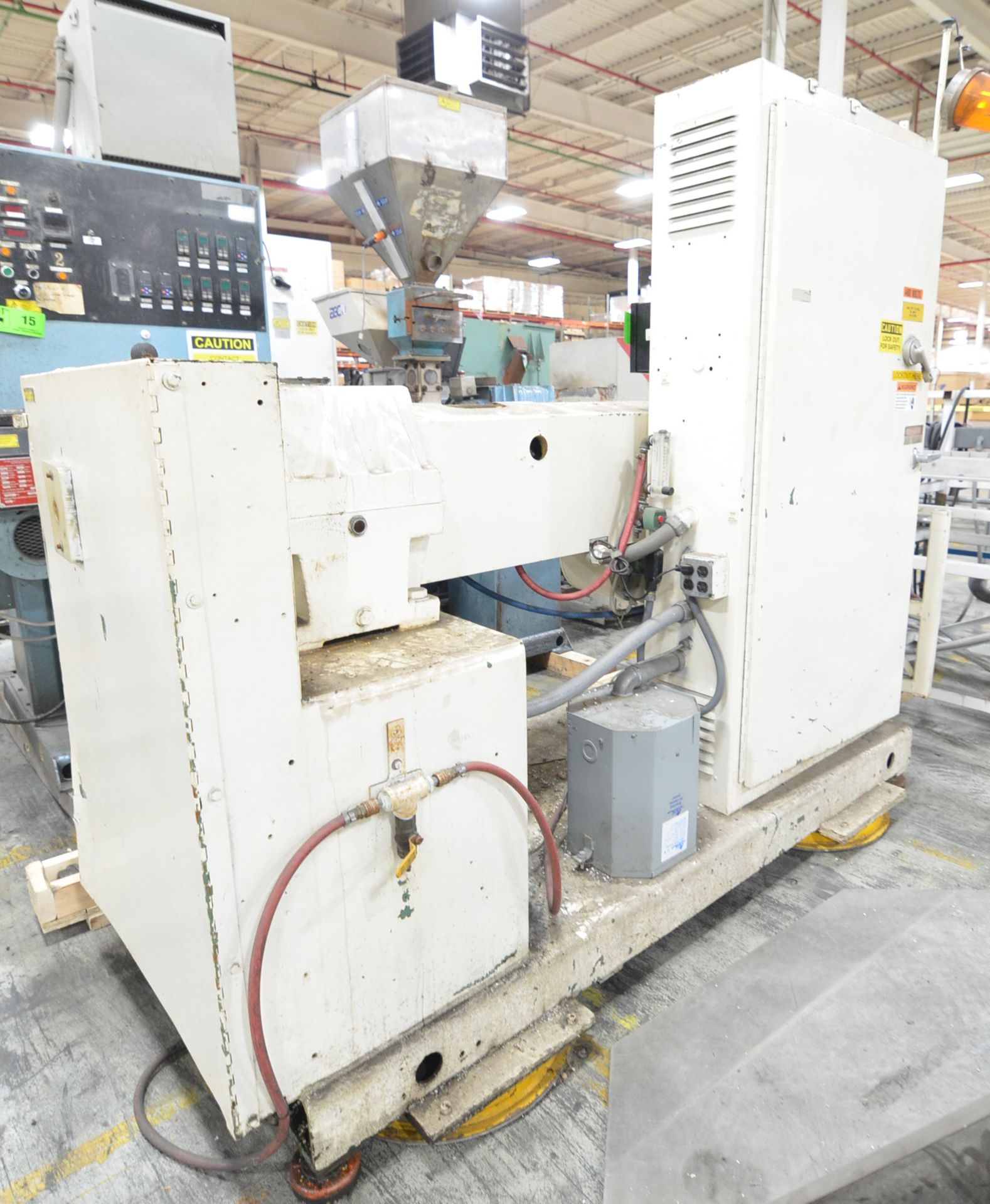 WELEX 250 24:1 AC 2.5" SINGLE SCREW EXTRUDER WITH 48" AIR COOLED BARREL, (3) ZONE DIGITAL BARREL - Image 8 of 11