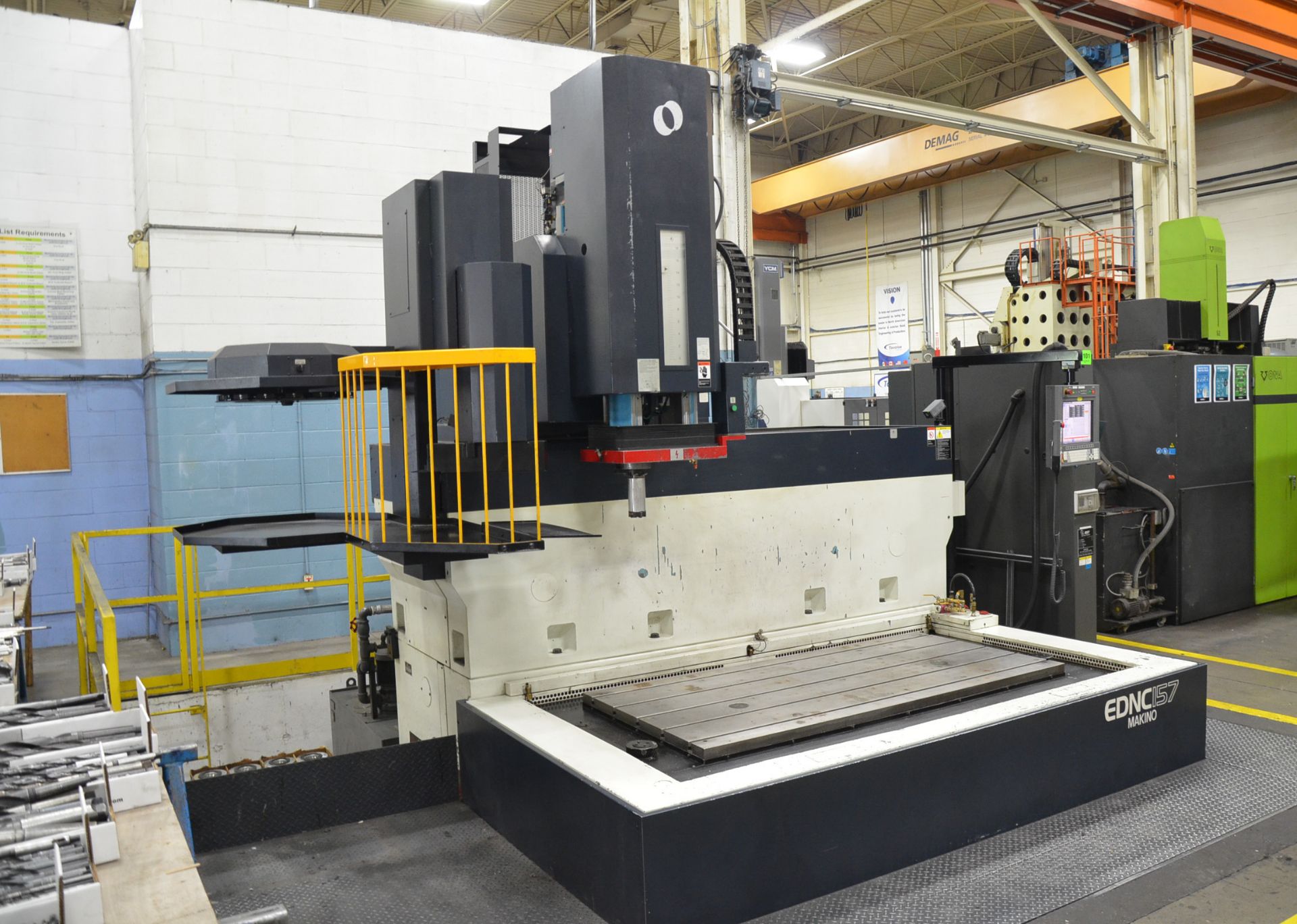 MAKINO (2012) EDNC 157 CNC RAM TYPE SINKER EDM WITH MAKINO MGH6 CNC CONTROL, 98.42"X55.11"X31.49" - Image 4 of 12