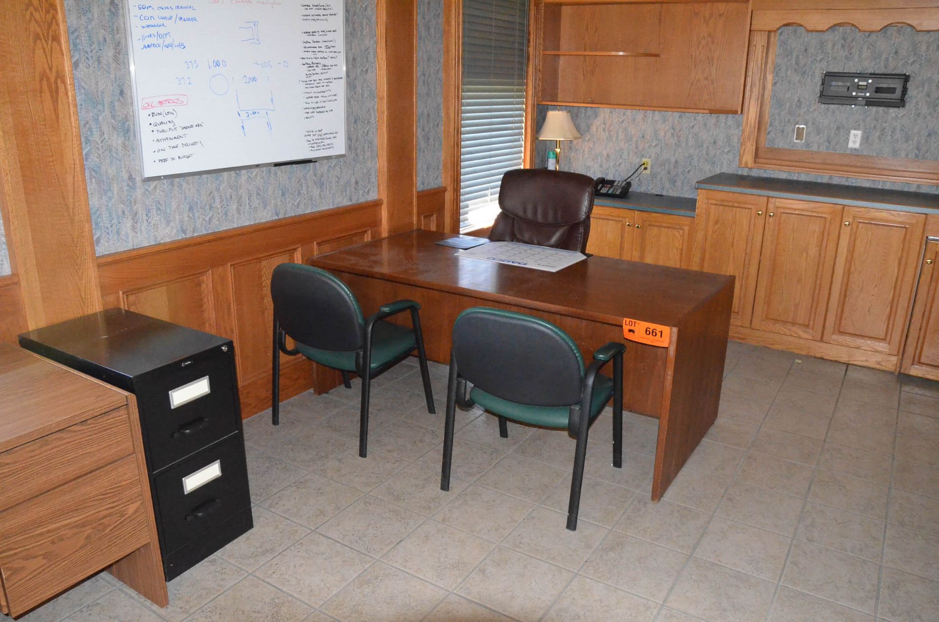 LOT/ OFFICE FURNITURE