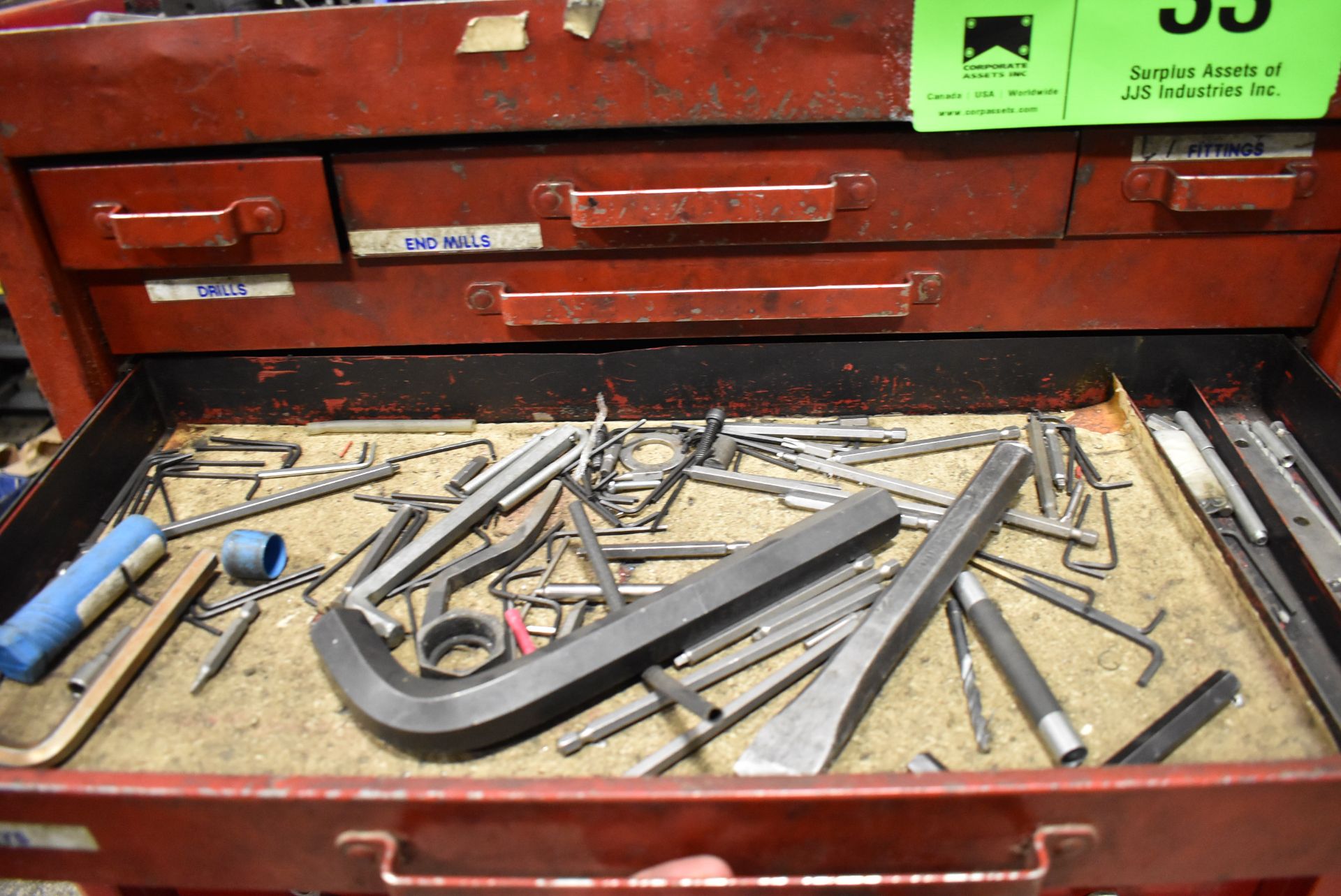 LOT/ ROLLING TOOLBOX WITH CONTENTS CONSISTING OF HAND TOOLS AND HARDWARE - Image 4 of 6