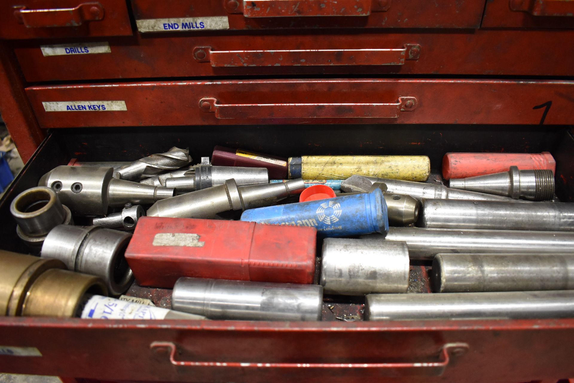 LOT/ ROLLING TOOLBOX WITH CONTENTS CONSISTING OF HAND TOOLS AND HARDWARE - Image 3 of 6