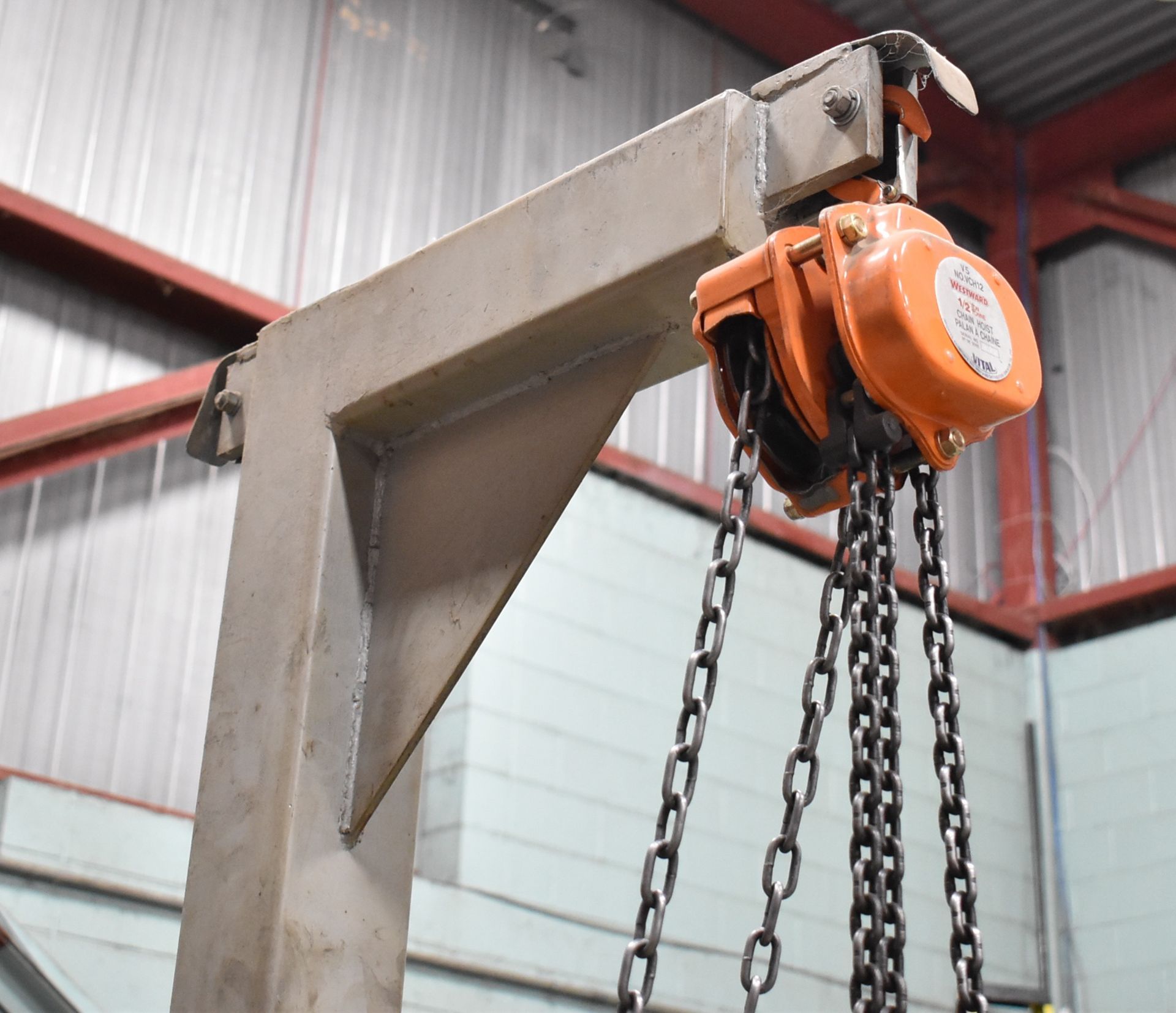 LOT/ ROLLING WORKBENCH WITH WORKPIECE LIFTING BEAM AND WESTWARD 1/2TON CHAIN HOIST - Image 2 of 3