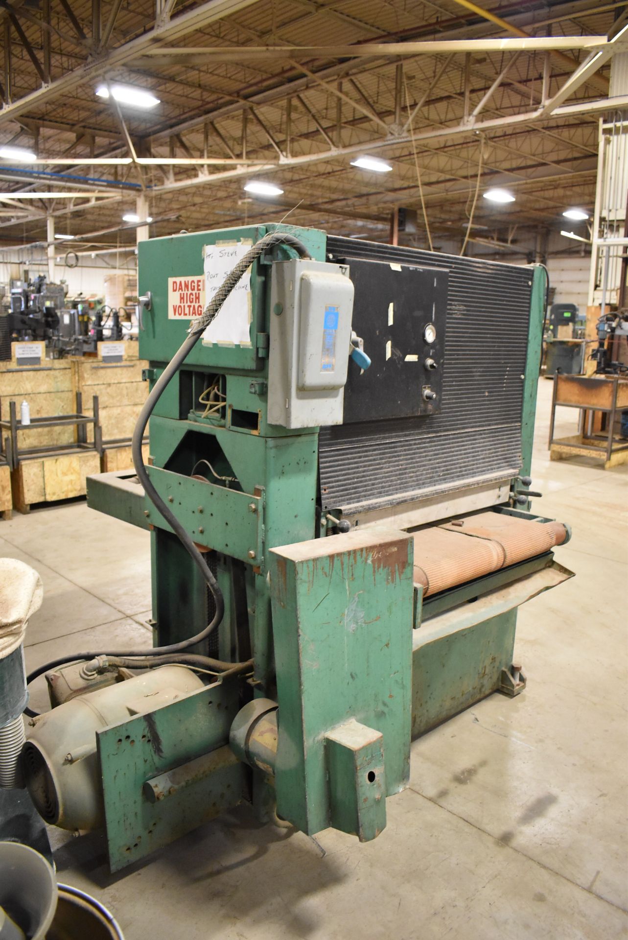 TIMESAVERS SPEED BELT SANDER, S/N: N/A [RIGGING FEE FOR LOT #59 - $550 CDN PLUS APPLICABLE TAXES] - Image 4 of 8