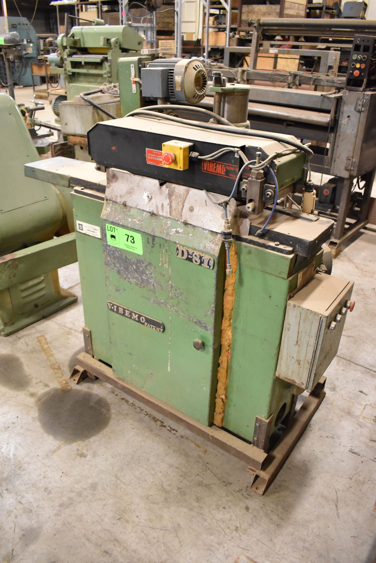 VIBEMO D-81 DUAL HEAD SANDING MACHINE WITH FEEDER, S/N: N/A [RIGGING FEE FOR LOT #73 - $60 CDN - Image 3 of 4