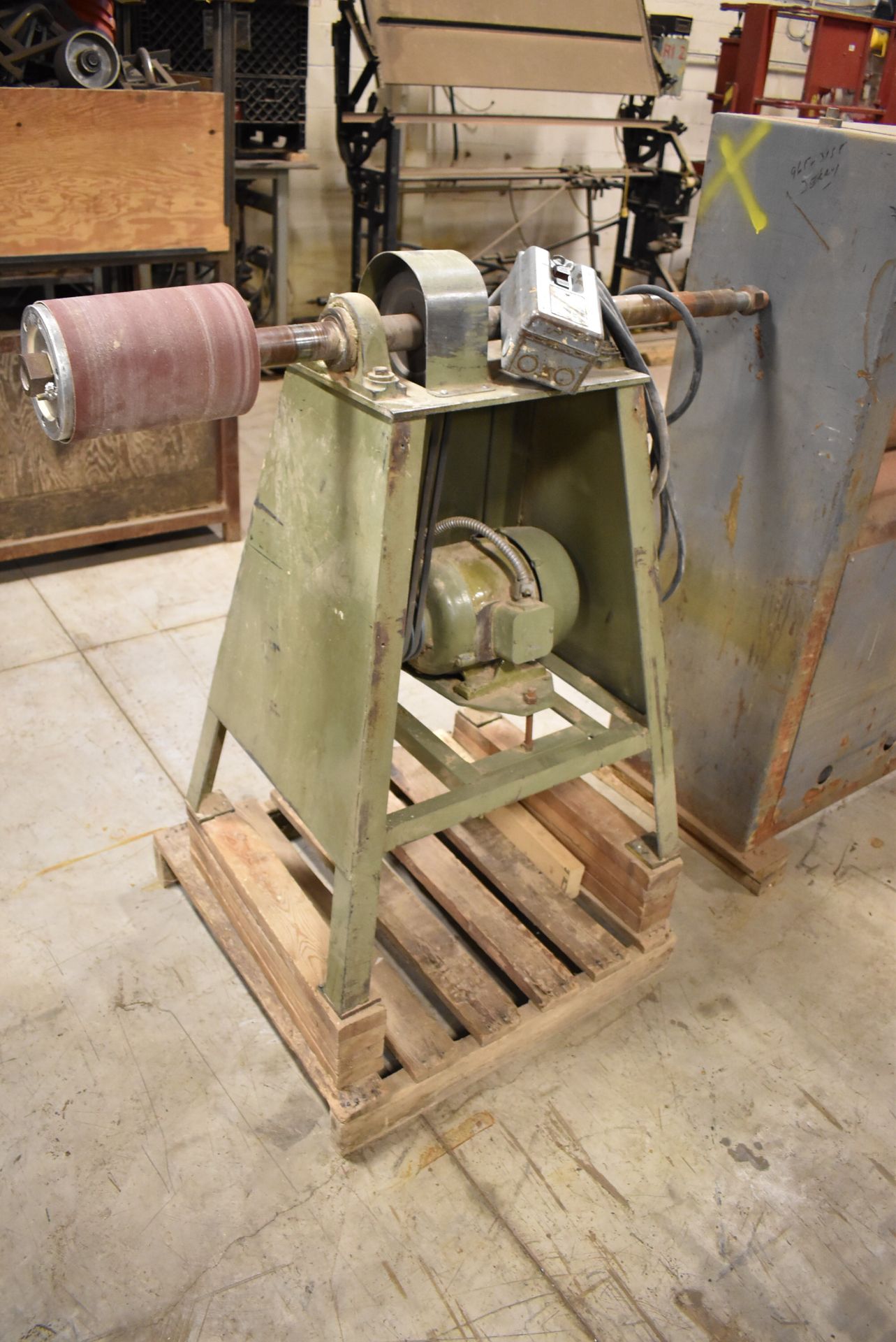 MFG UNKNOWN MULTI-HEAD SANDER, S/N: N/A [RIGGING FEE FOR LOT #61 - $60 CDN PLUS APPLICABLE TAXES] - Image 2 of 2