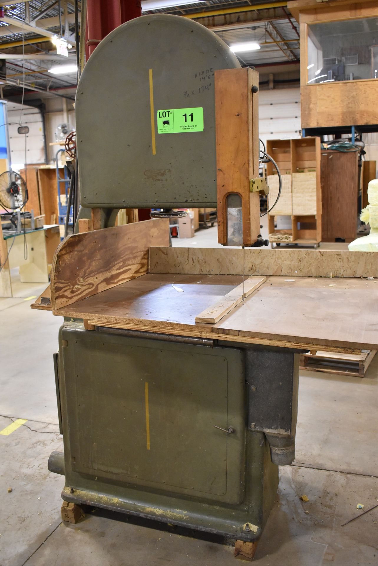 KOYNARAY 630 VERTICAL BANDSAW, S/N: 0009 [RIGGING FEE FOR LOT #11 - $100 CDN PLUS APPLICABLE TAXES] - Image 2 of 3