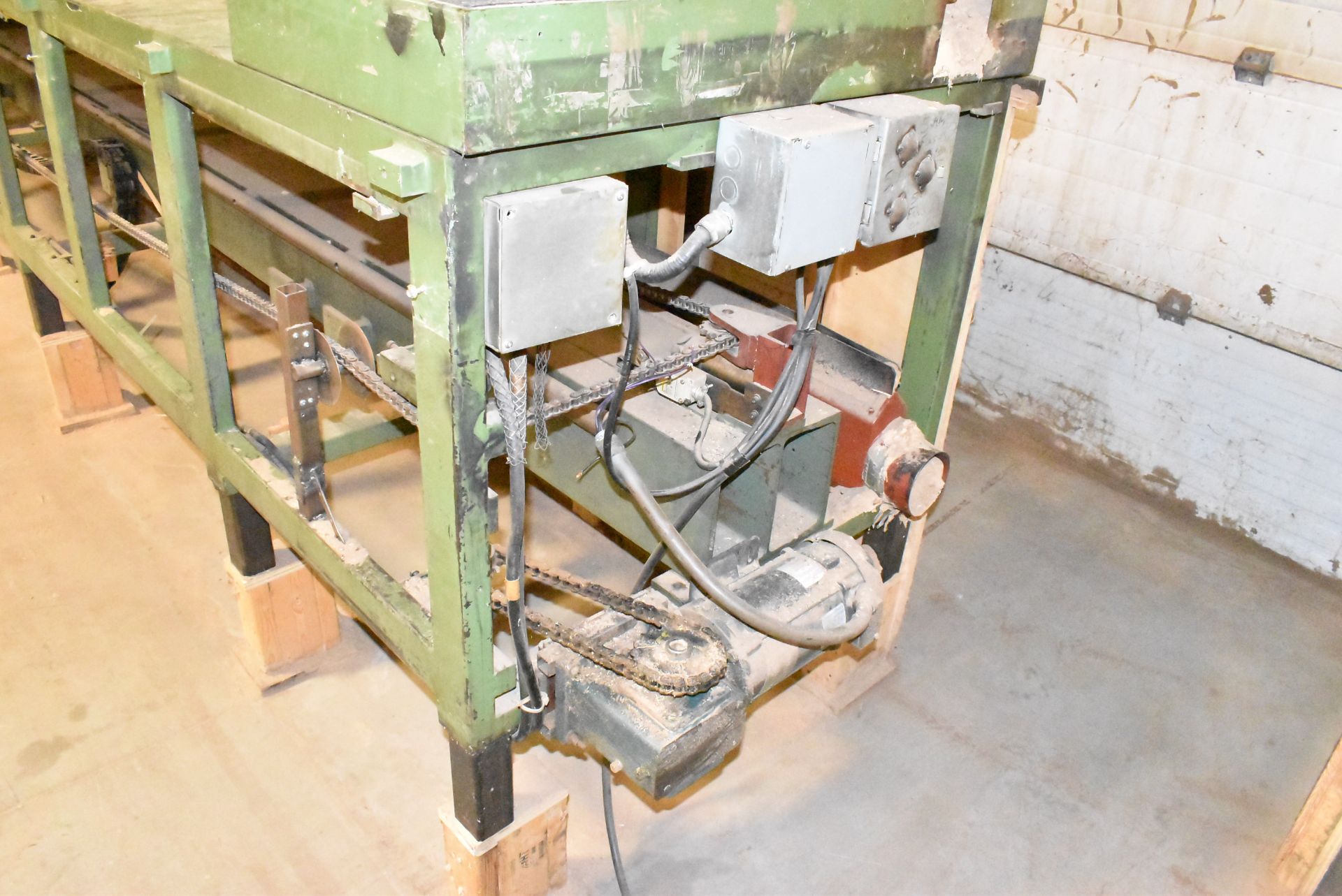 UNIC 32 VERTICAL UP-ACTING PANELSAW WITH 13'X7' TABLE, 12" SAW BLADE, S/N: N/A - Image 7 of 8